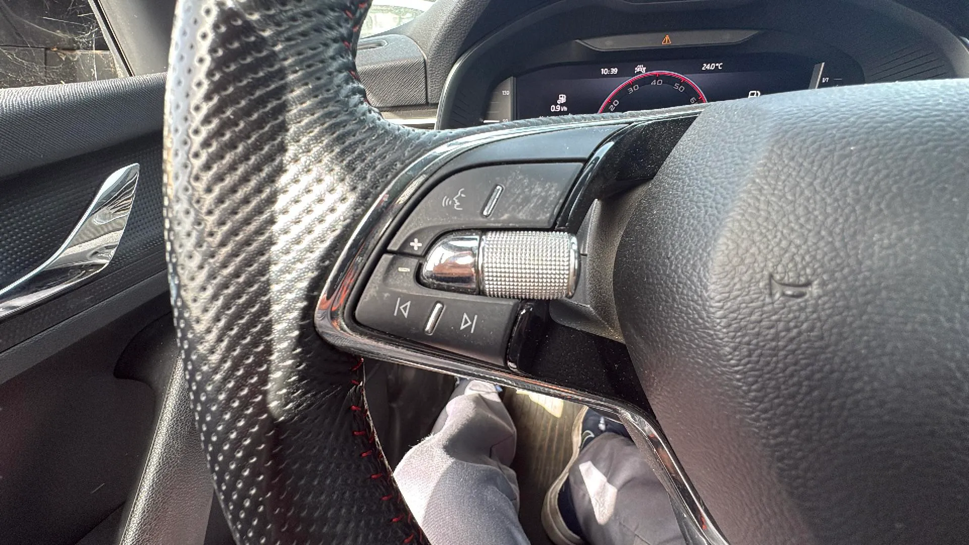 Škoda Kamiq 1.0 TSI DSG Ambition - foto 18