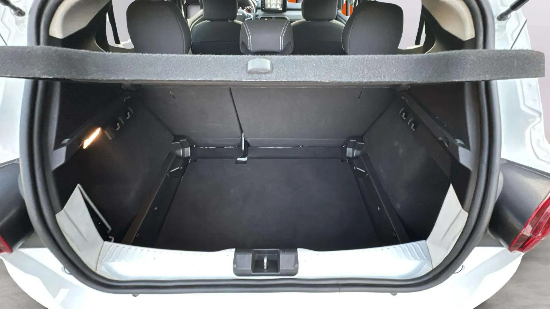 Dacia Sandero Stepway Essential TCe (90V) - foto 16