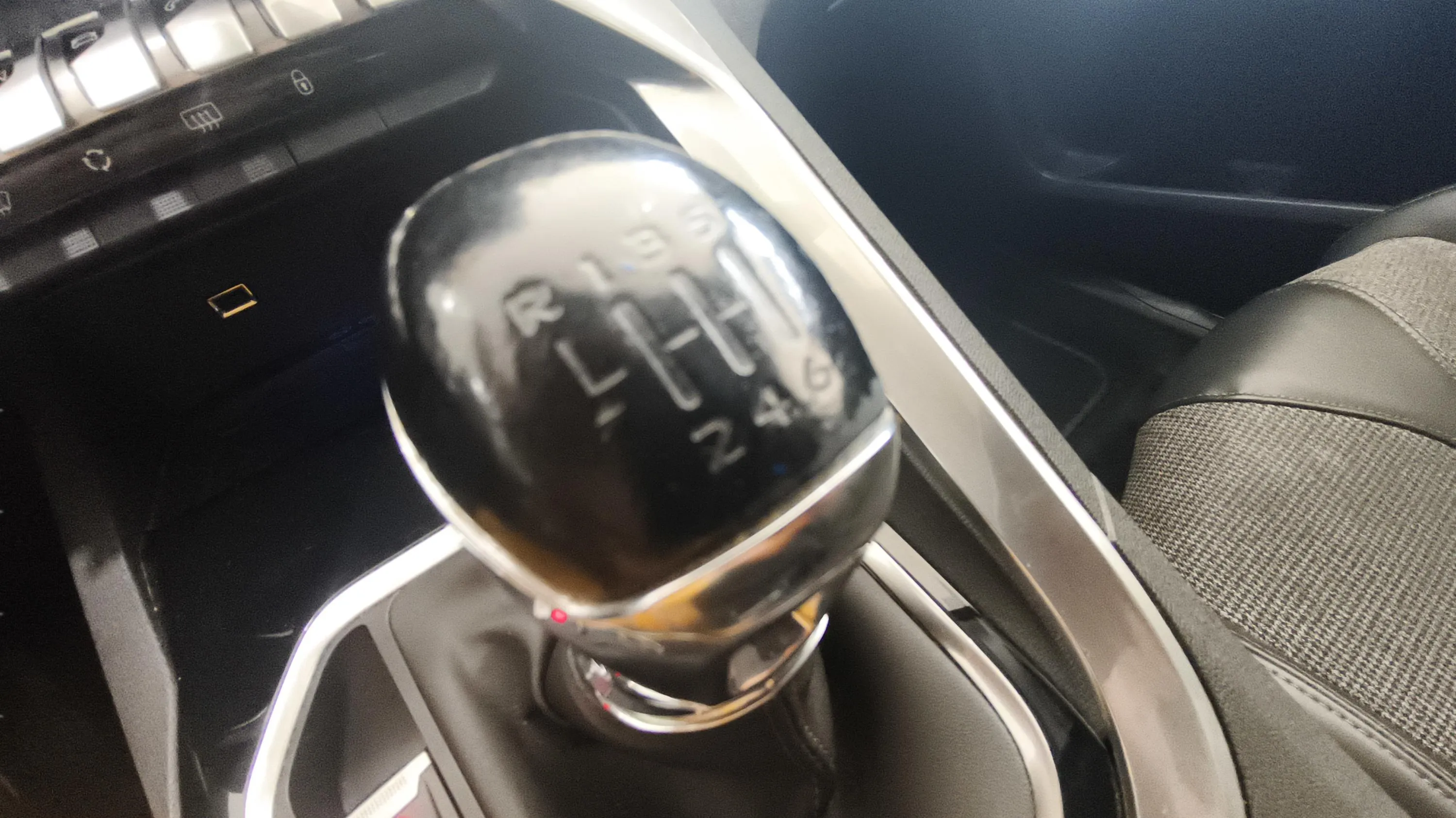 Peugeot 5008 Allure 1.5L BlueHDi - foto 18
