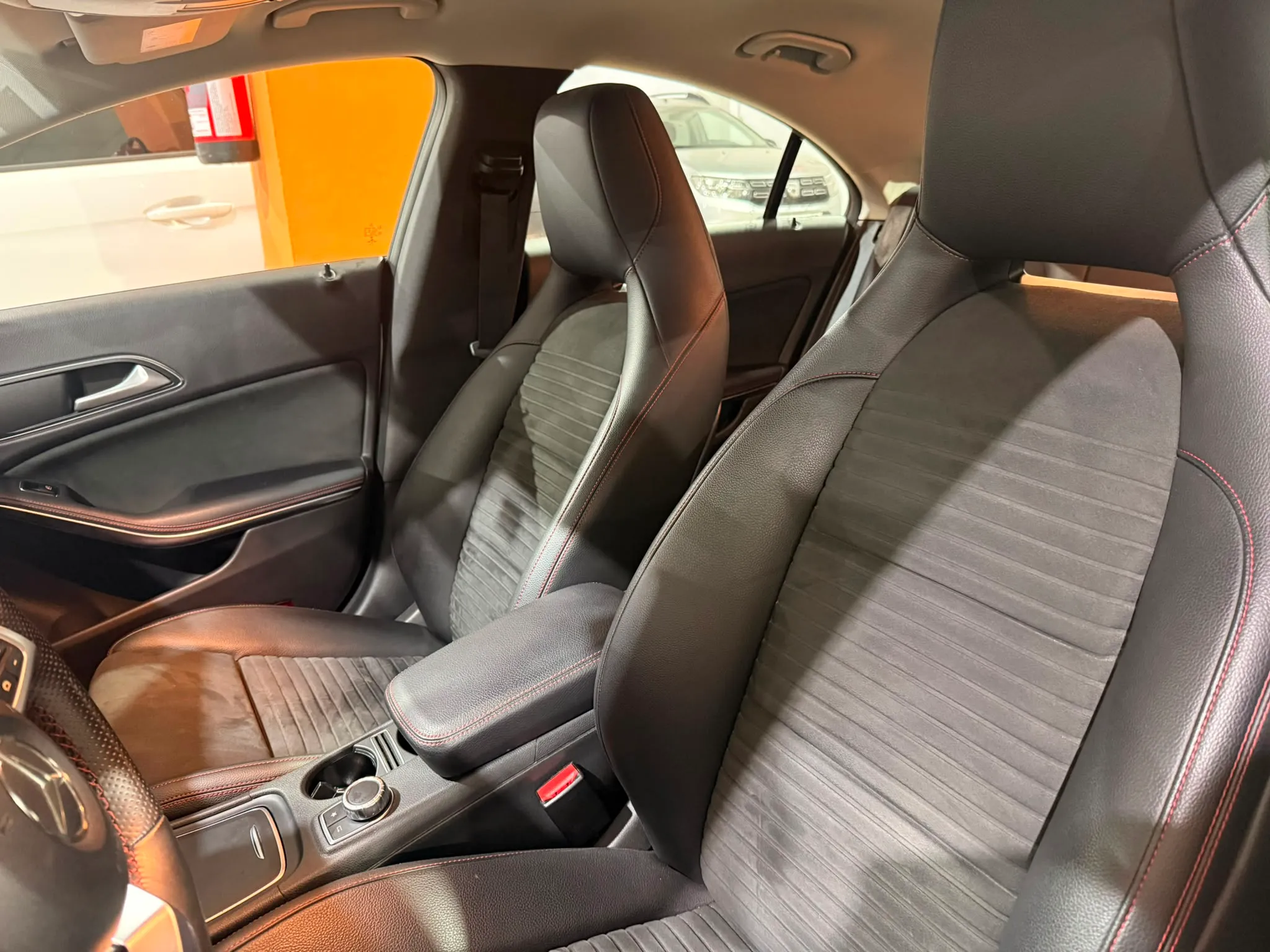 Mercedes-Benz CLA 180 - foto 5