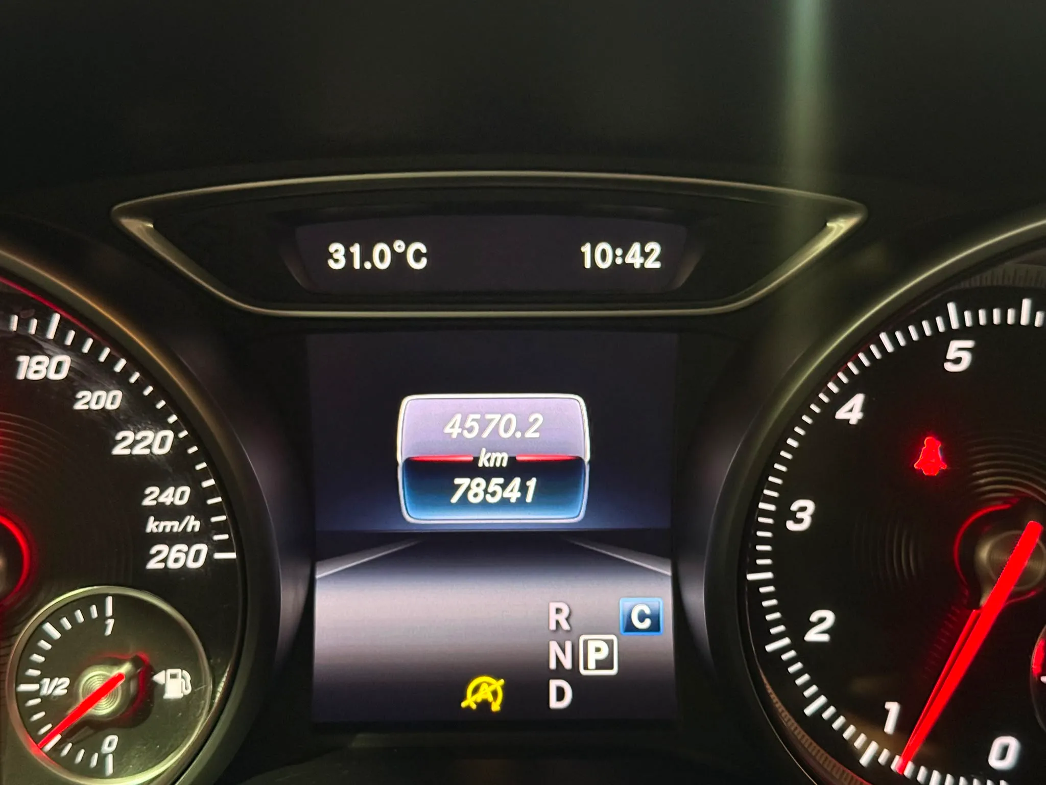 Mercedes-Benz CLA 180 - foto 9