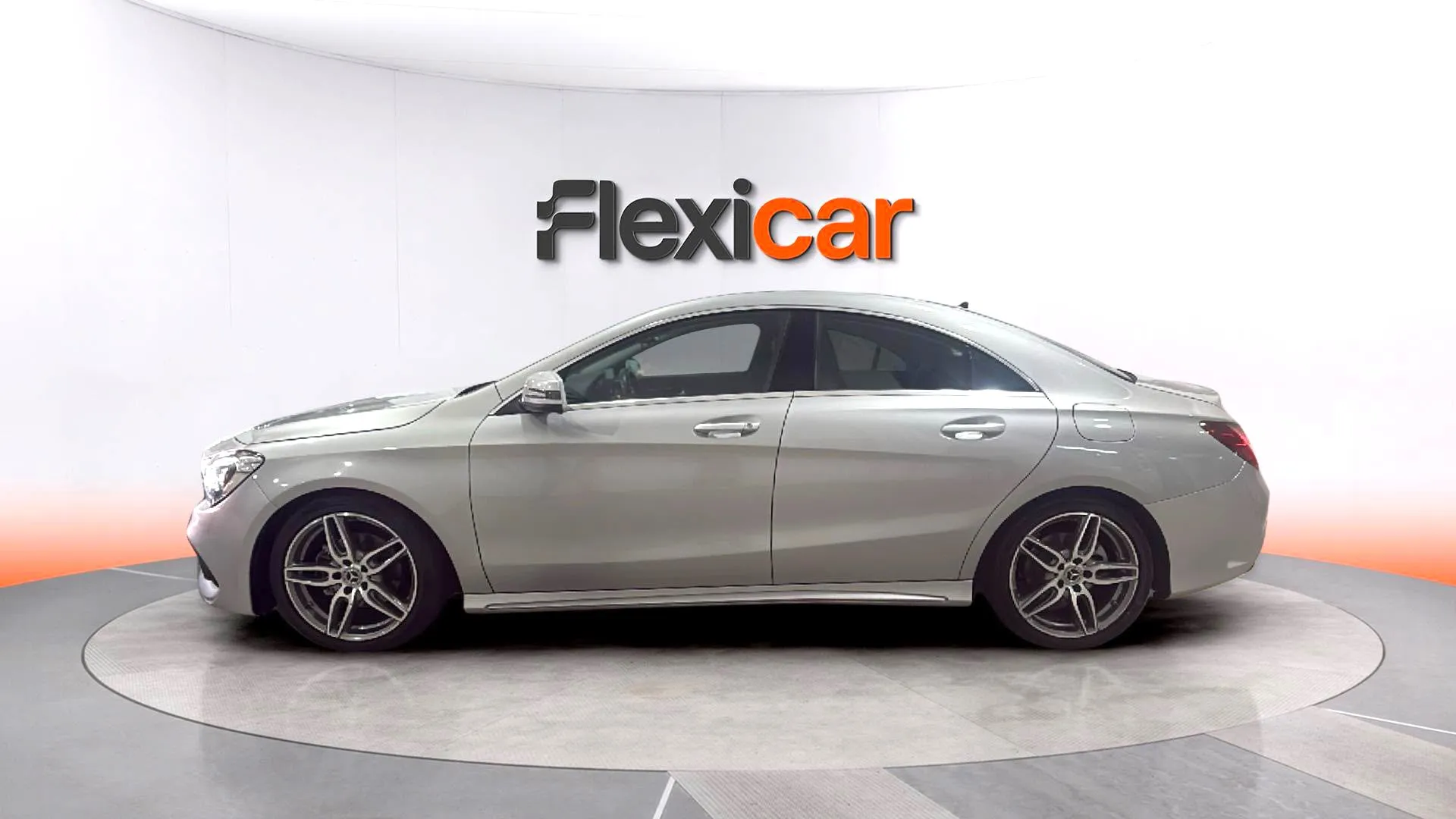Mercedes-Benz CLA 180 - foto 3