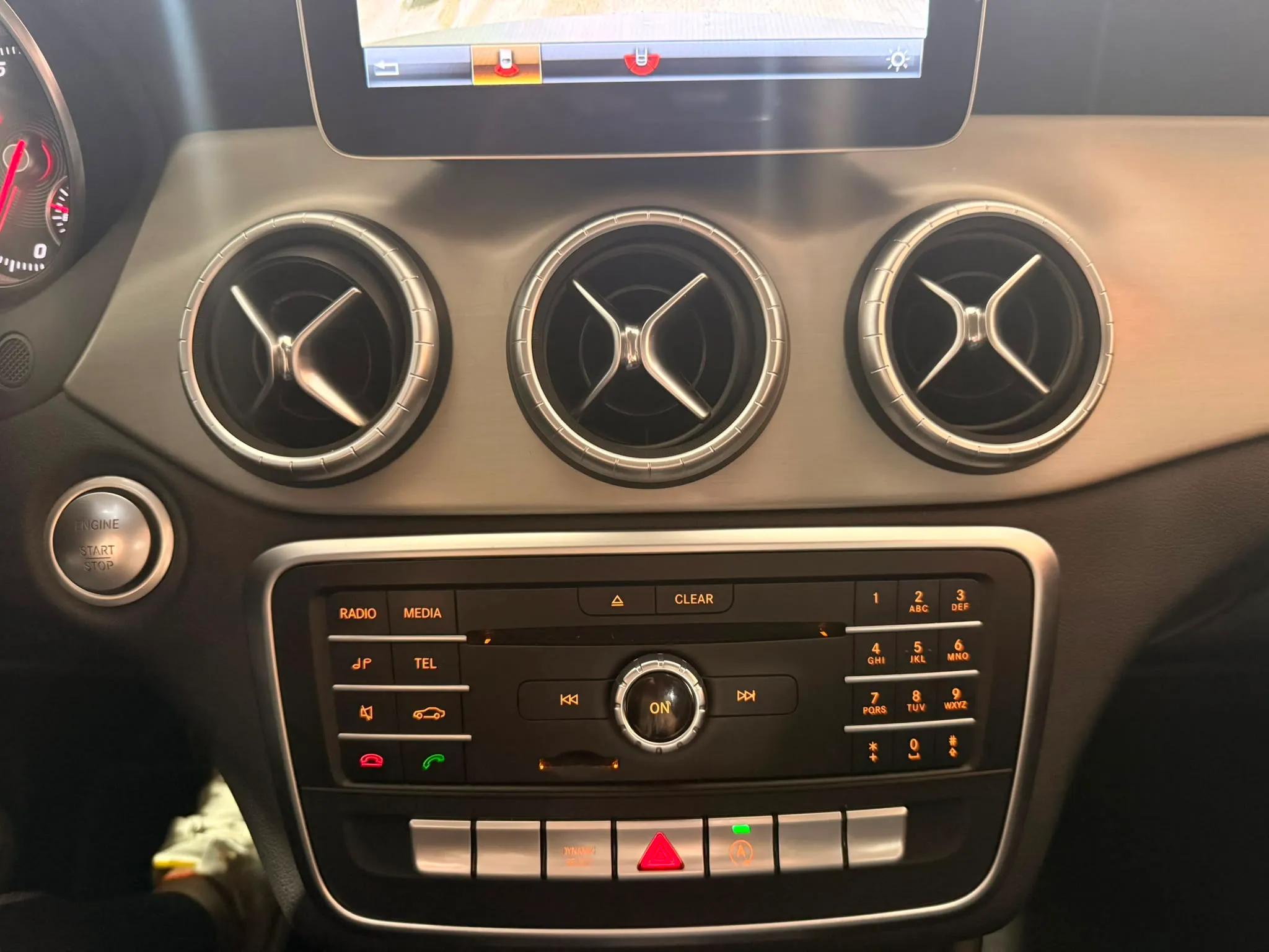 Mercedes-Benz CLA 180 - foto 16