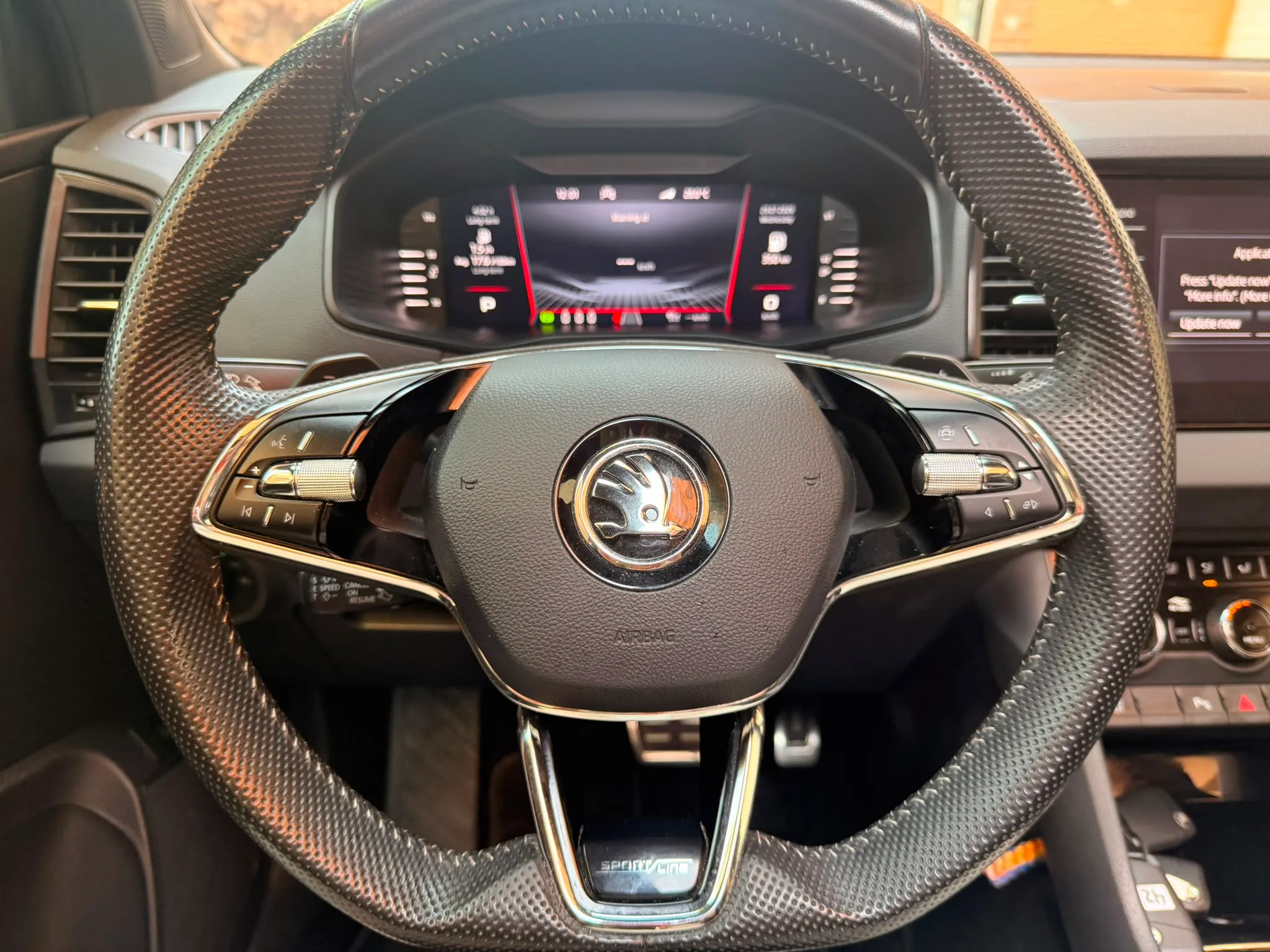 Škoda Karoq 1.5 TSI DSG ACT Sportline - foto 8