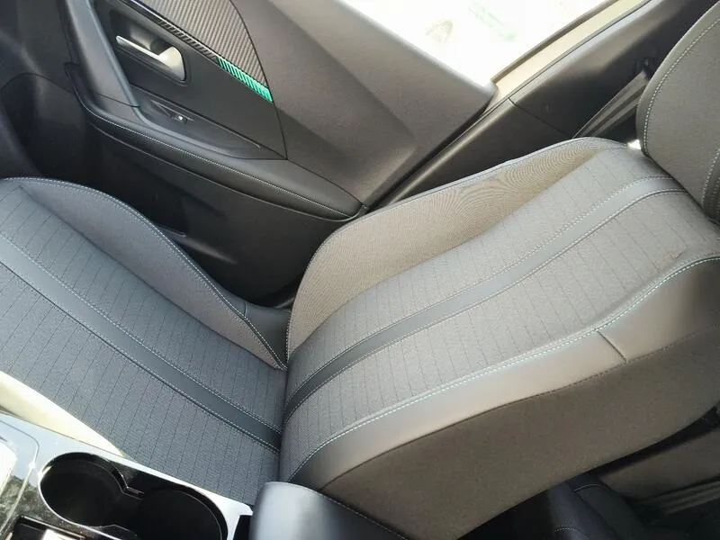 Peugeot 2008 PureTech Allure Pack - foto 17