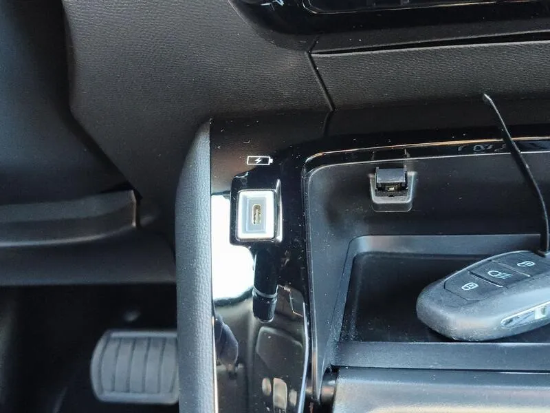 Peugeot 2008 PureTech Allure Pack - foto 25