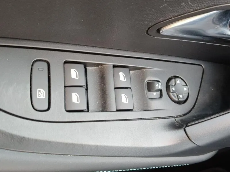 Peugeot 2008 PureTech Allure Pack - foto 18