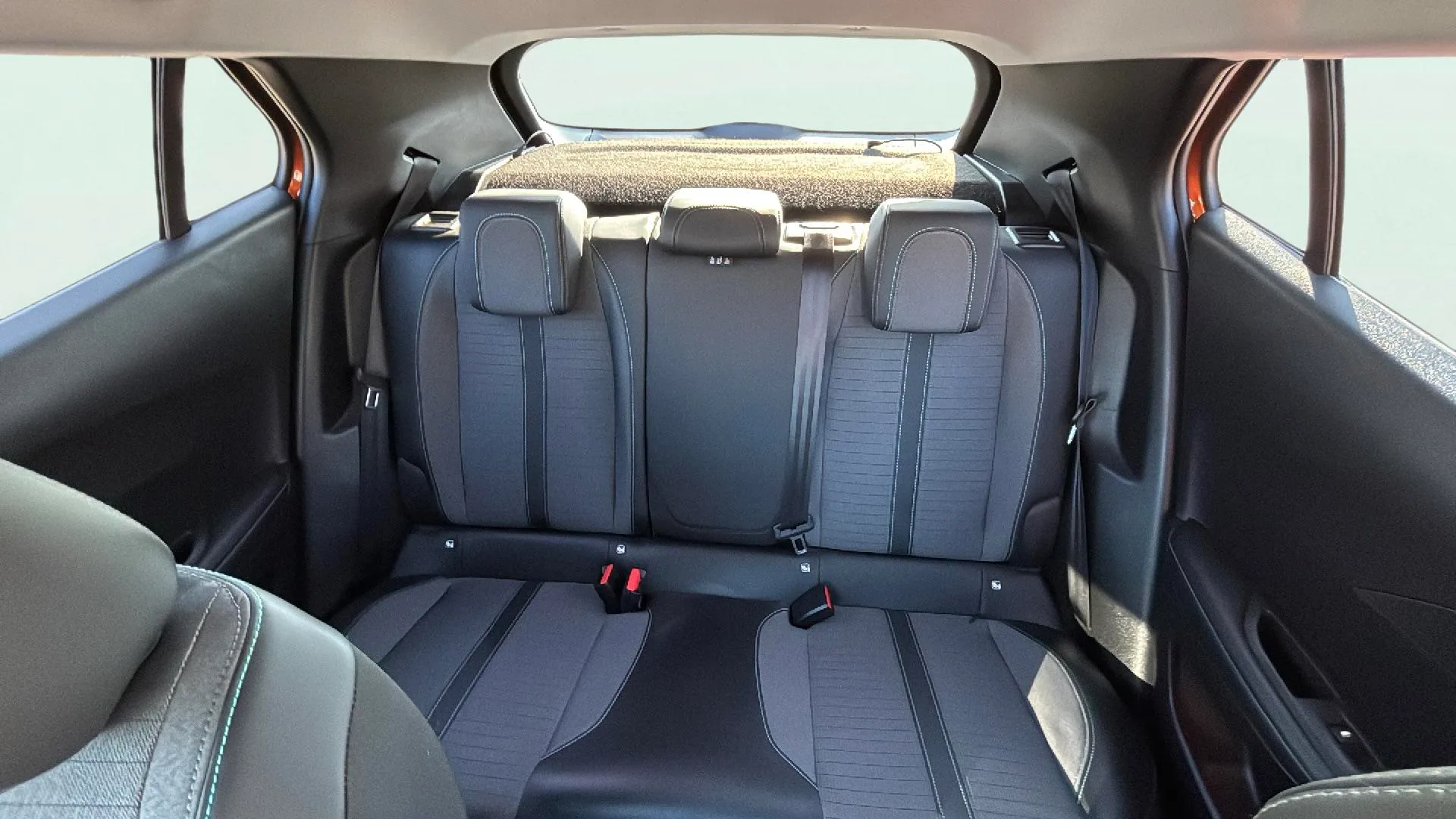 Peugeot 2008 Active Pack PureTech 100 BVM6 - foto 14