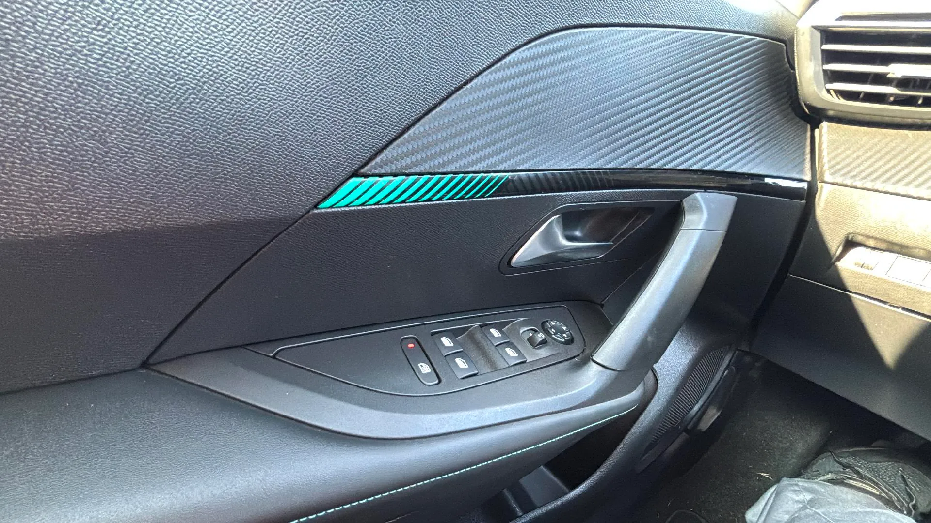 Peugeot 2008 Active Pack PureTech 100 BVM6 - foto 18