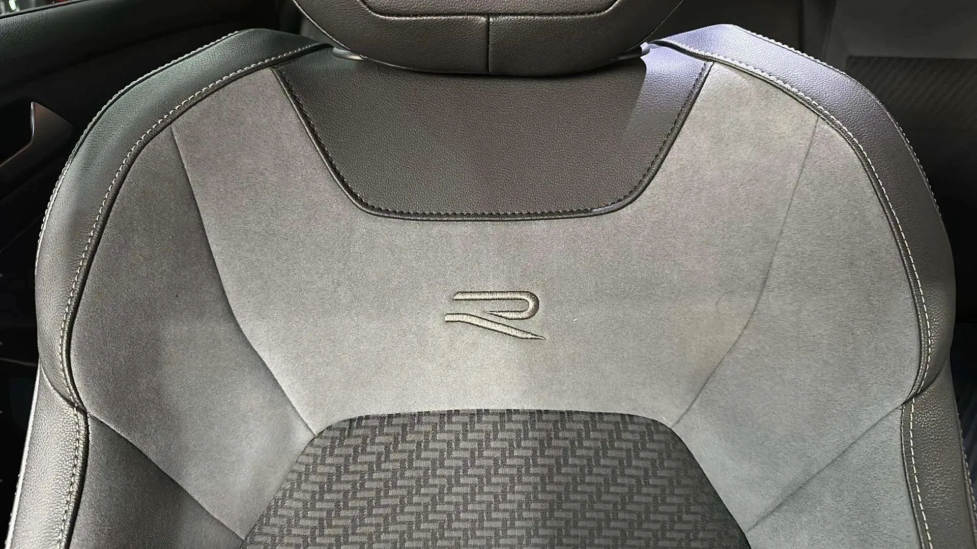Volkswagen T-Roc R 2.0 TSI 4Motion DSG - foto 16