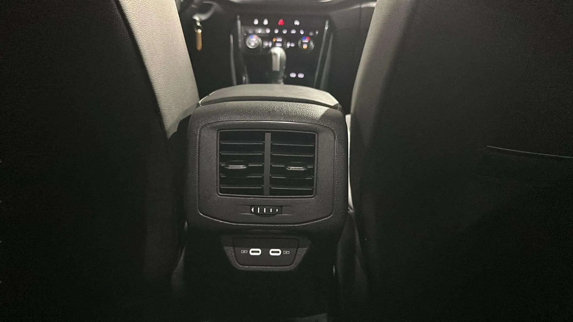 Volkswagen T-Roc R 2.0 TSI 4Motion DSG - foto 23
