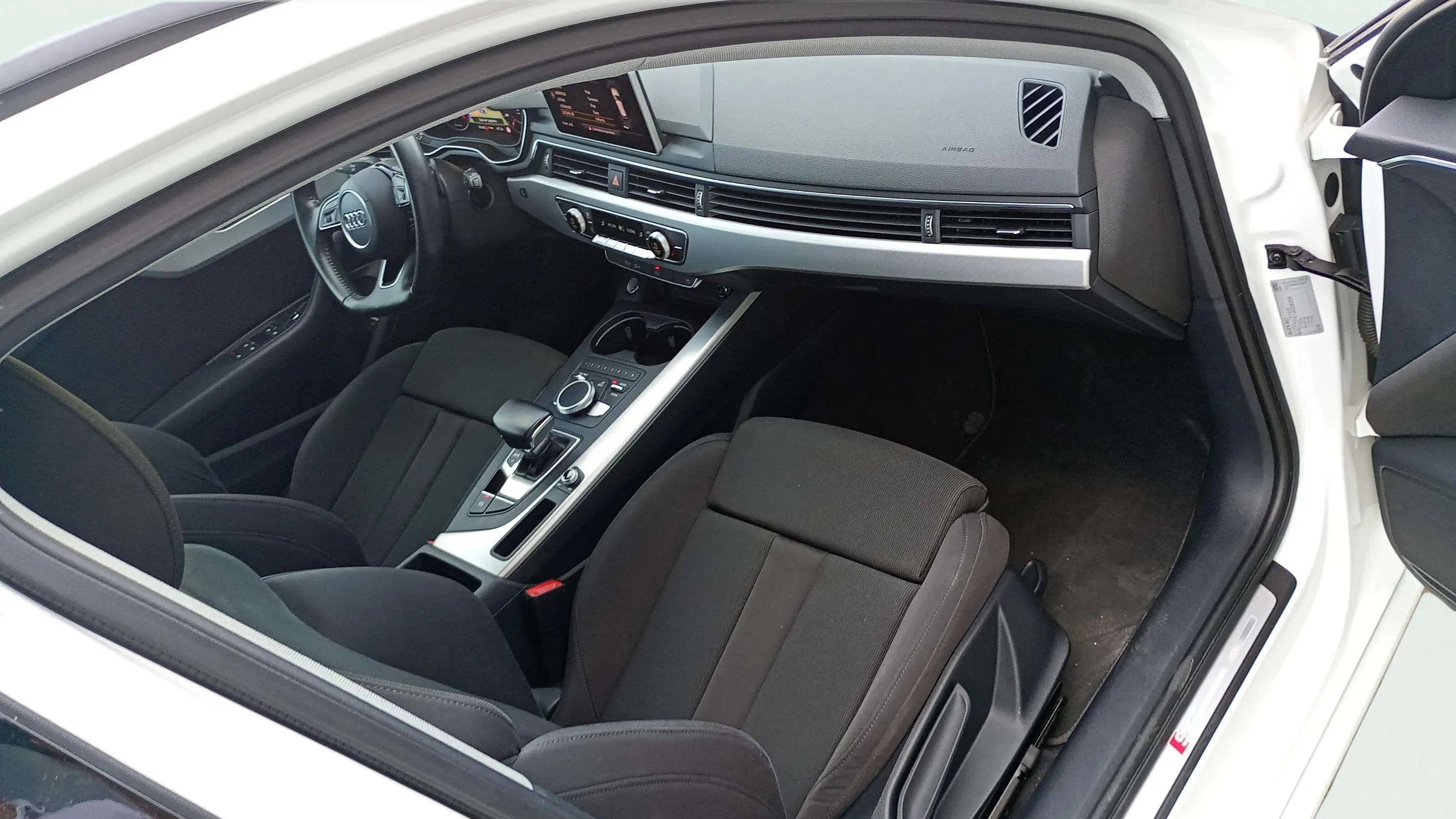 Audi A4 Avant Black line 35 TDI S tronic - foto 10