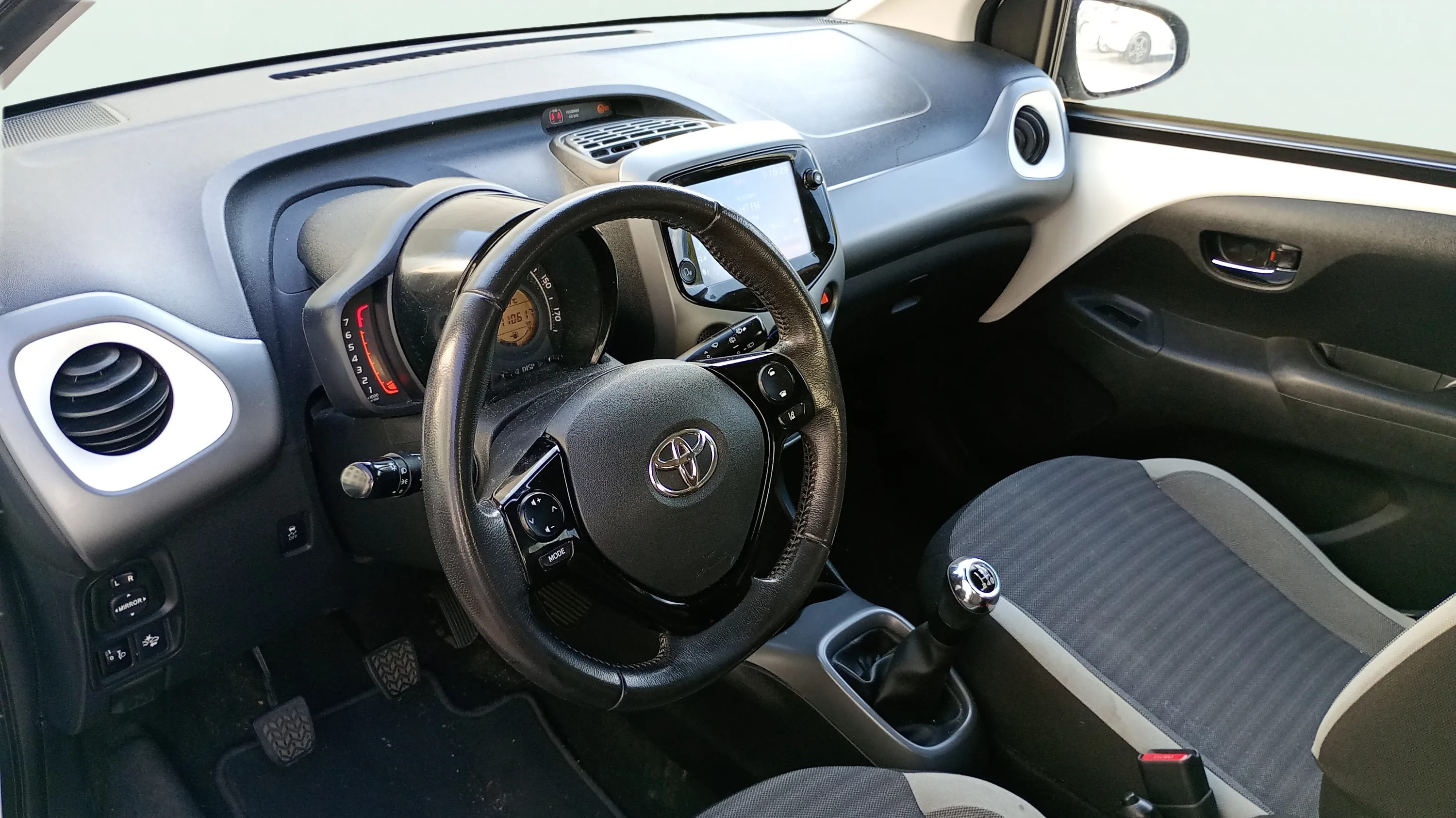 Toyota Aygo 1.0 70 x-cite - foto 10