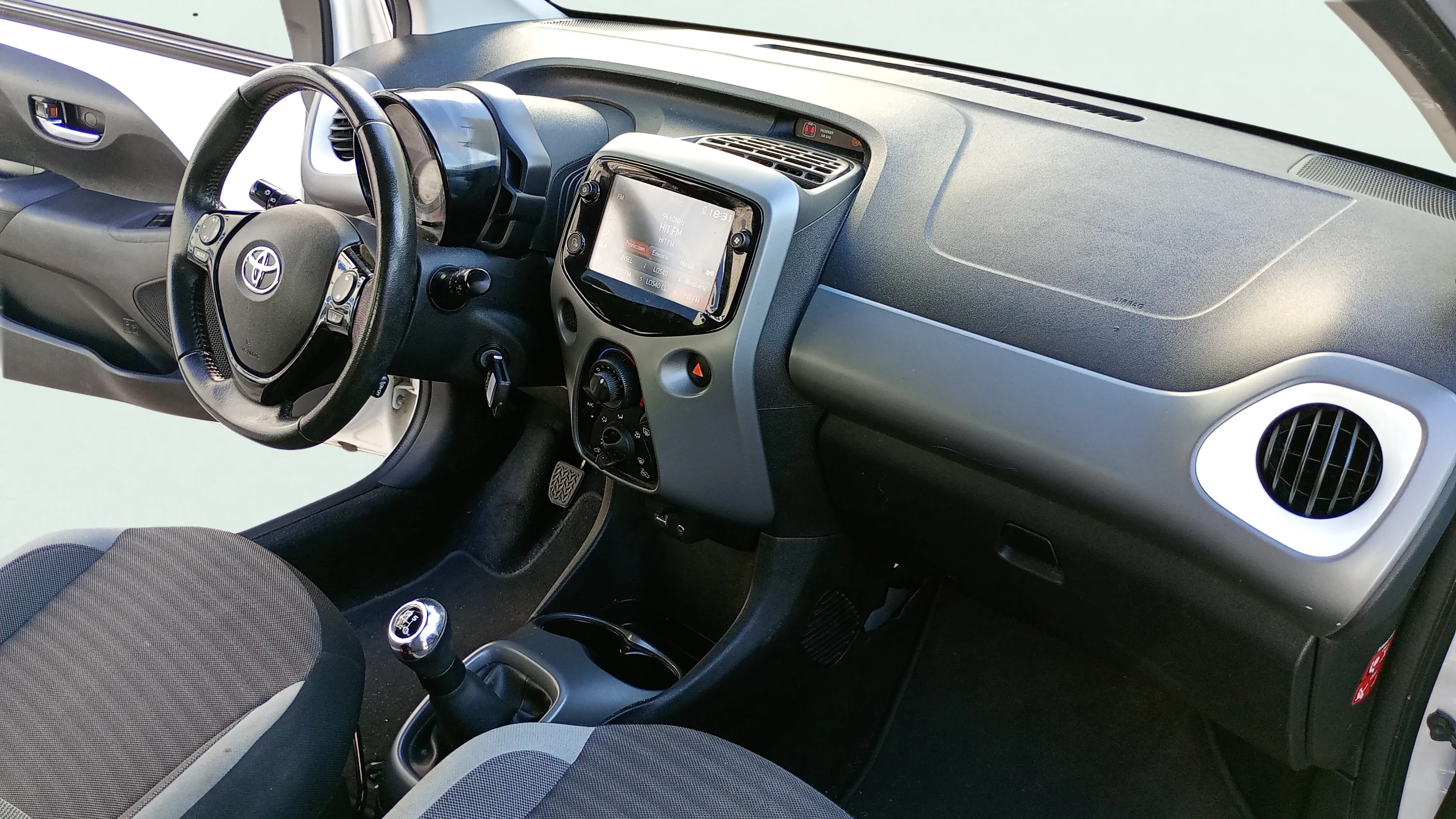 Toyota Aygo 1.0 70 x-cite - foto 15