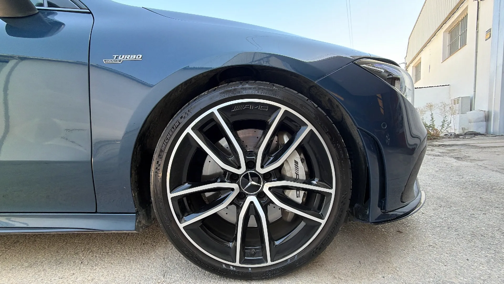 Mercedes-Benz CLA Mercedes-AMG 35 4MATIC+ - foto 23