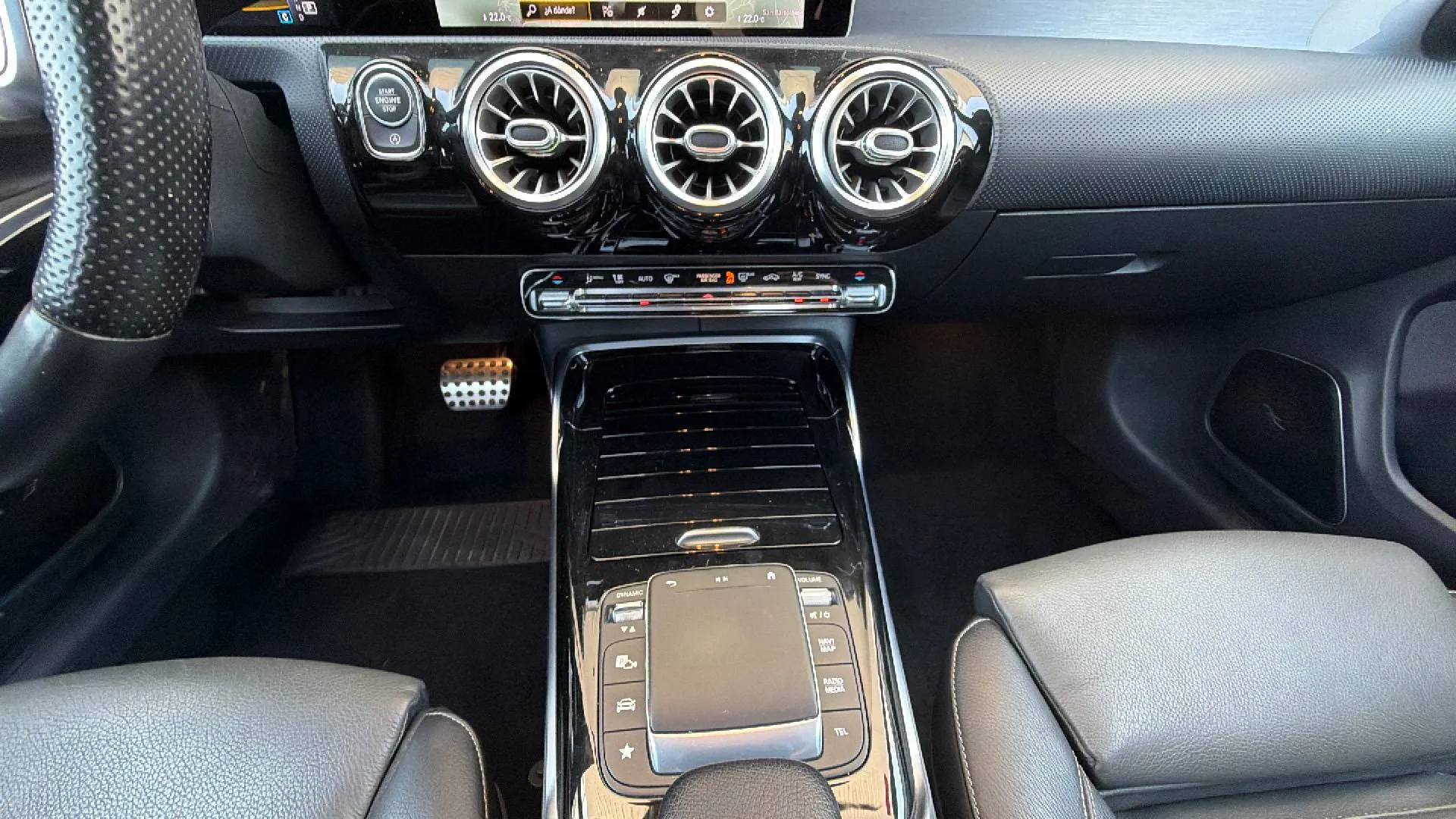 Mercedes-Benz CLA Mercedes-AMG 35 4MATIC+ - foto 12