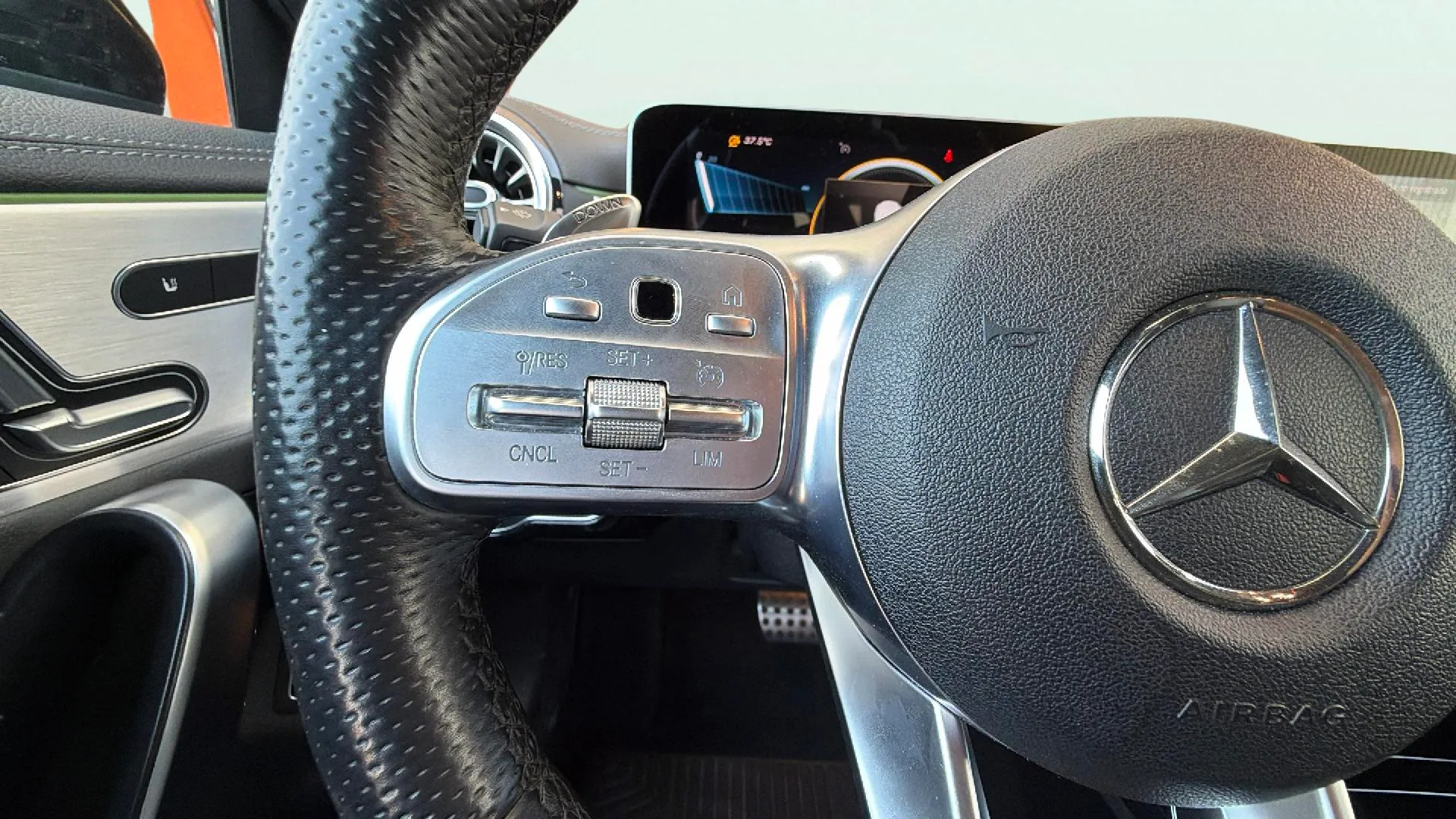Mercedes-Benz CLA Mercedes-AMG 35 4MATIC+ - foto 14