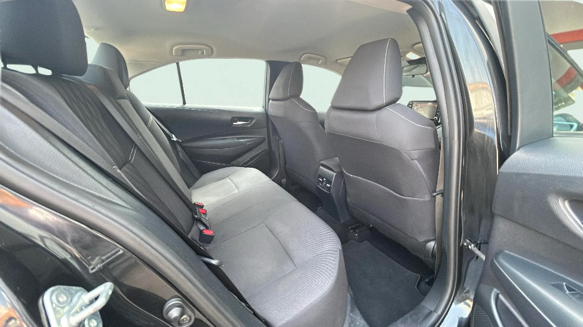 Toyota Corolla Sedán 1.5 Active - foto 19