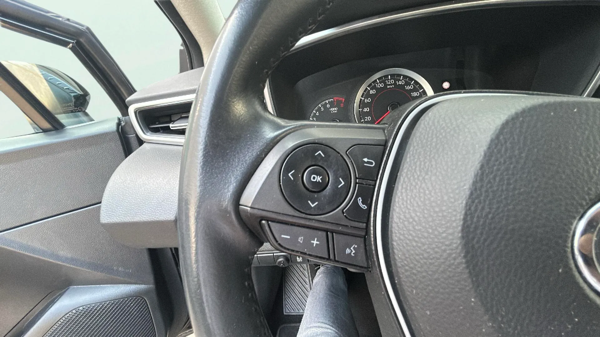 Toyota Corolla Sedán 1.5 Active - foto 13