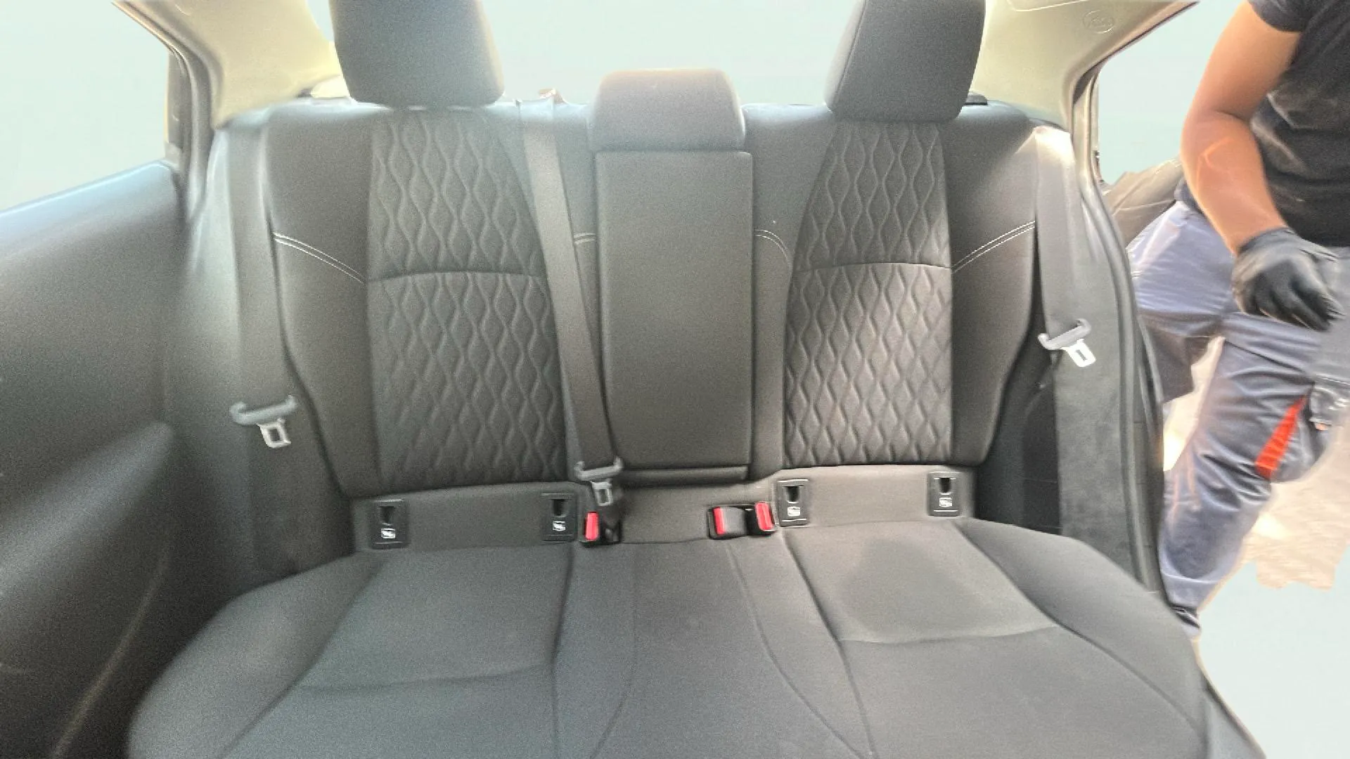 Toyota Corolla Sedán 1.5 Active - foto 18