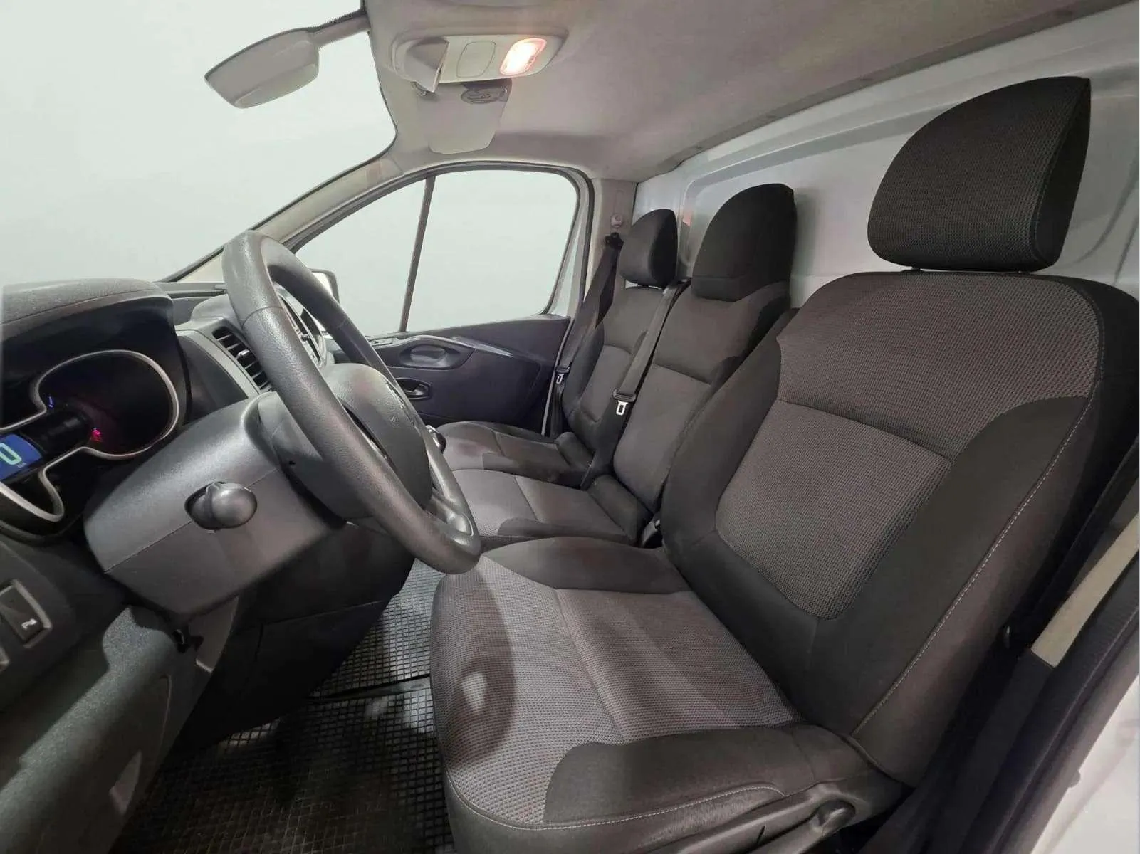 Renault Trafic 2.0 - foto 11