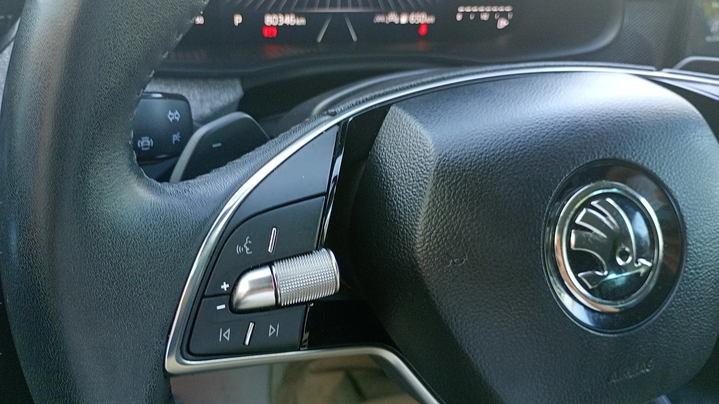 Škoda Kamiq 1.0 TSI DSG Design - foto 23