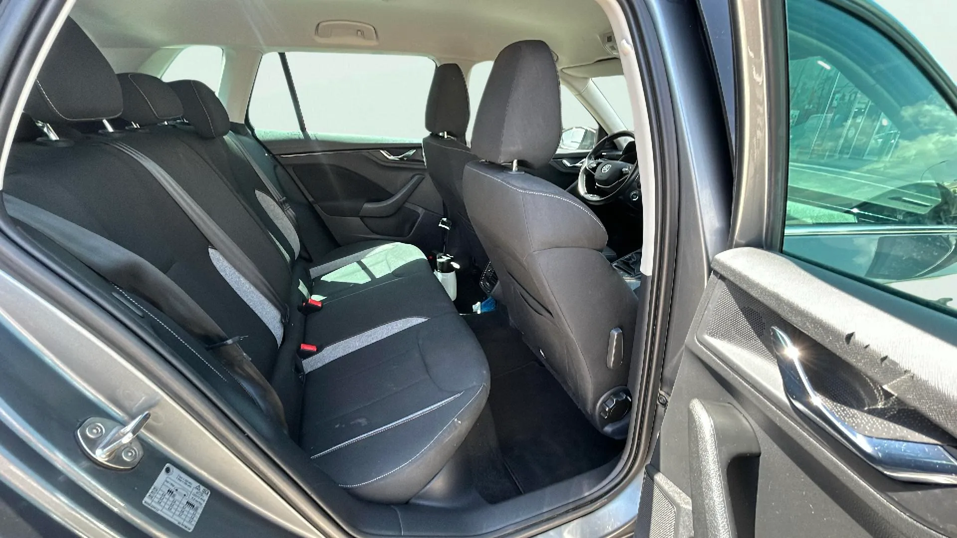 Škoda Kamiq 1.0 TSI DSG Selection - foto 17