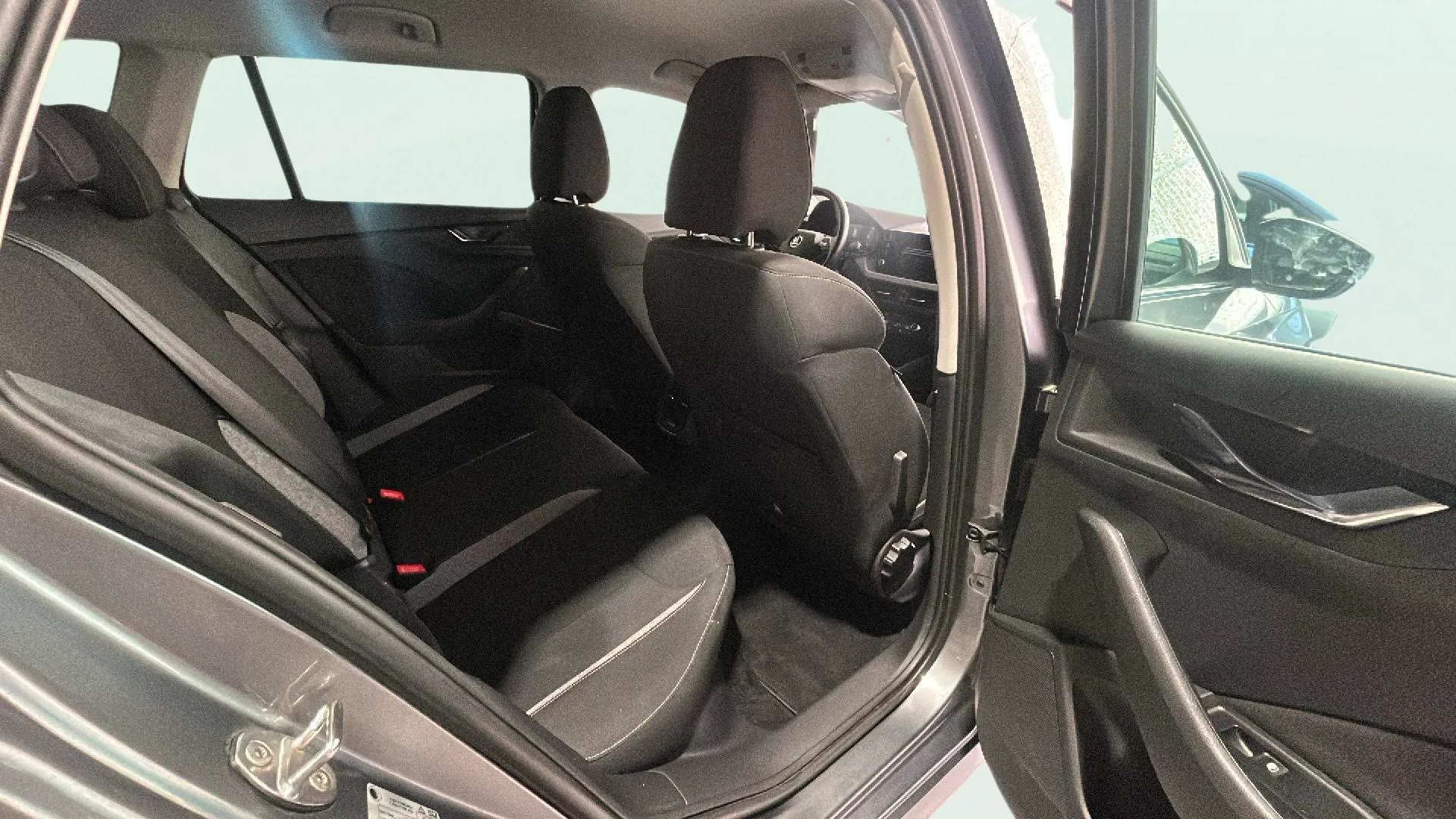 Škoda Kamiq 1.0 TSI DSG Selection - foto 14
