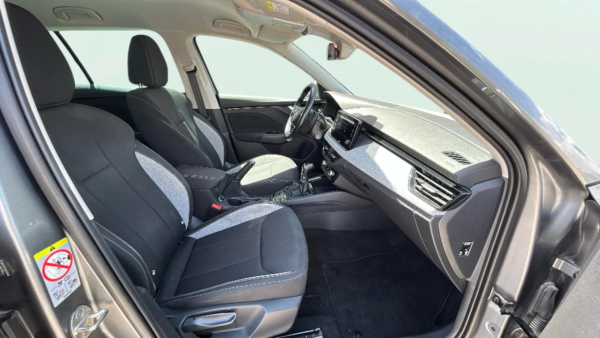 Škoda Kamiq 1.0 TSI DSG Selection - foto 16
