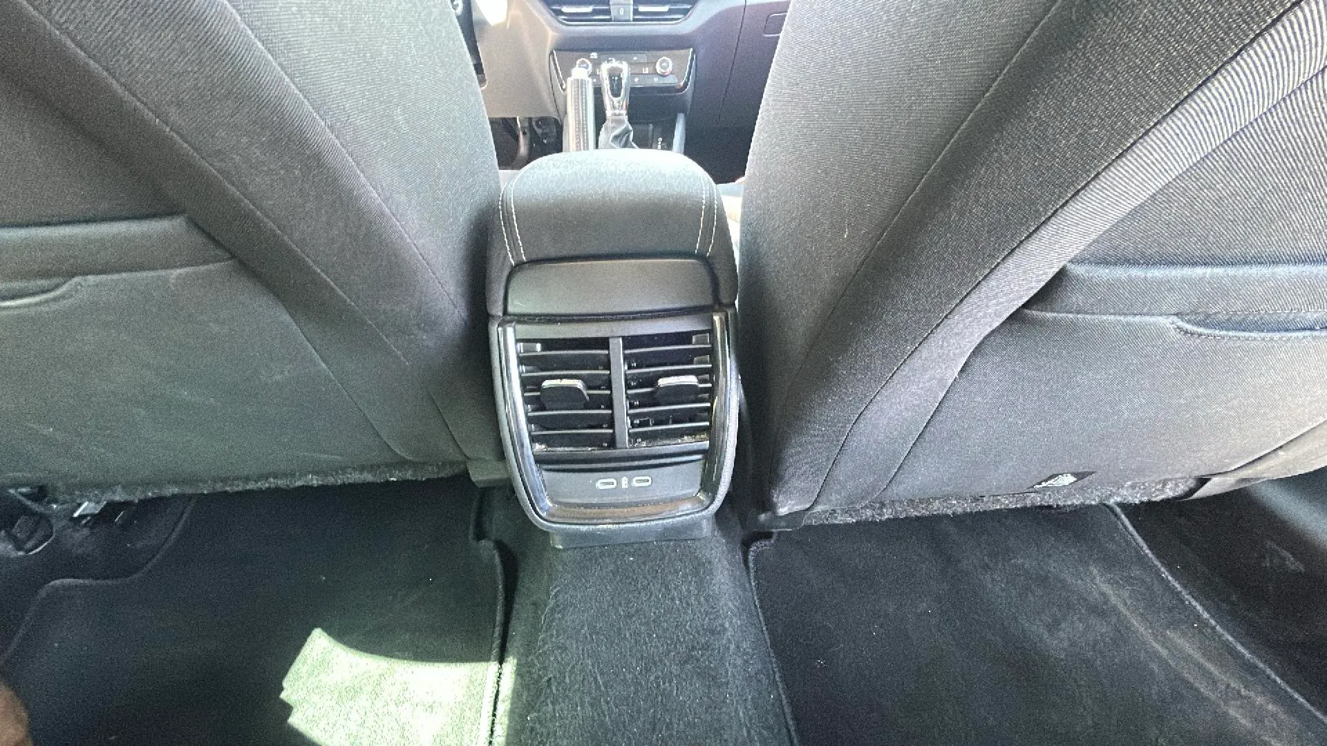 Škoda Kamiq 1.0 TSI DSG Selection - foto 15