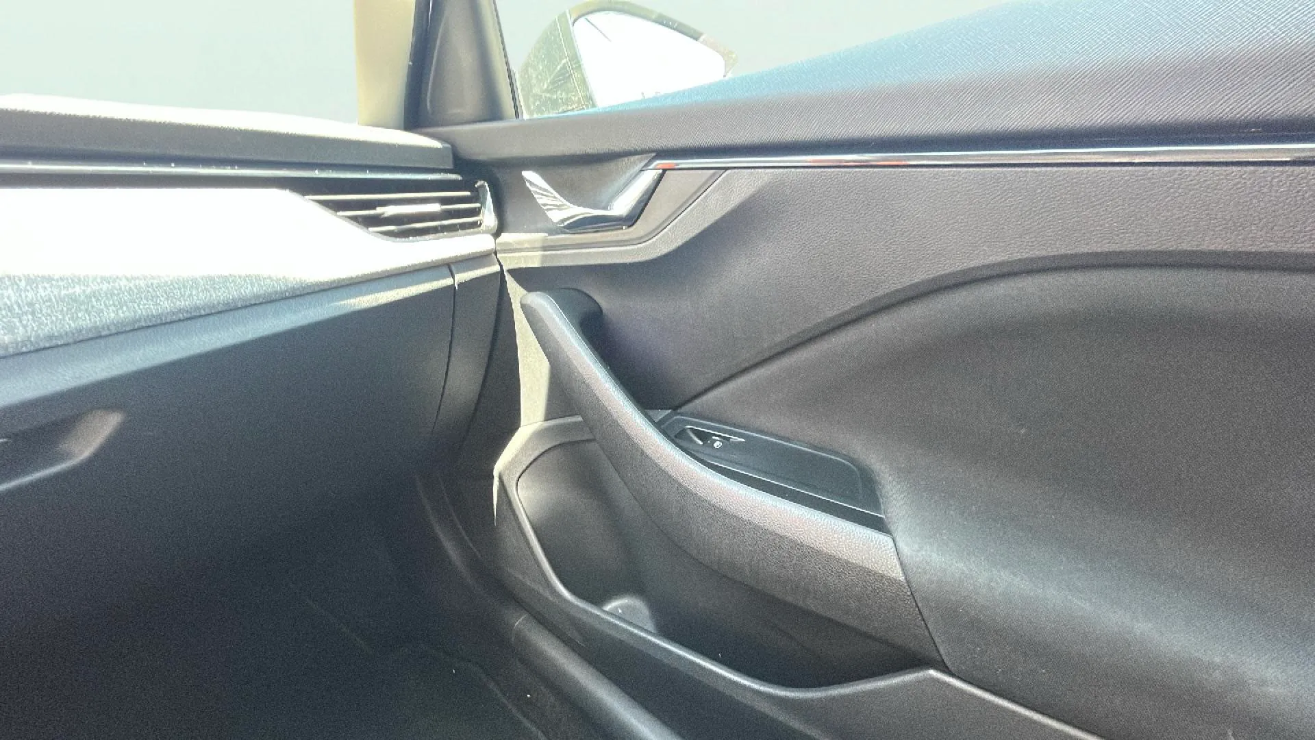Škoda Kamiq 1.0 TSI DSG Selection - foto 20