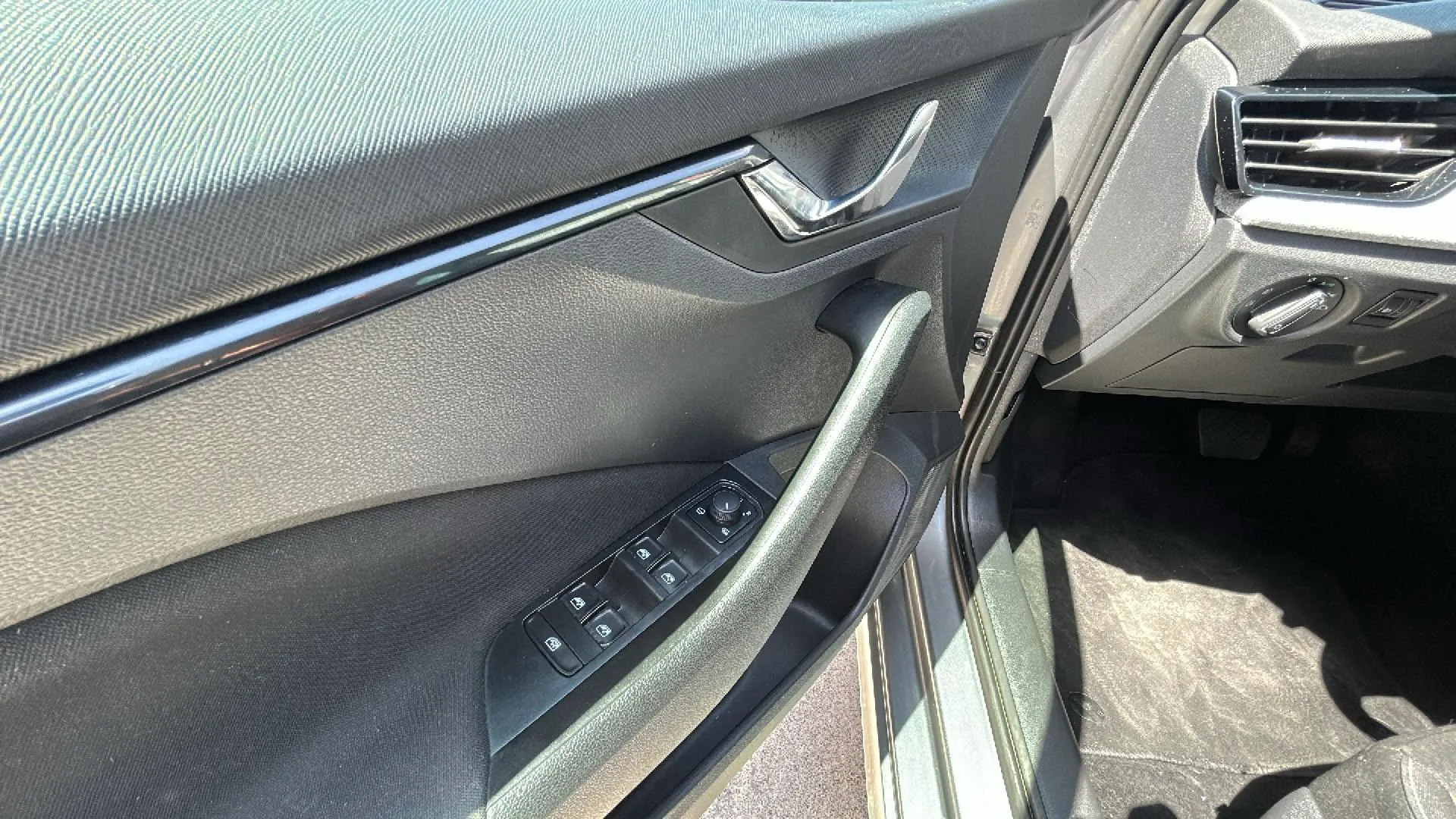 Škoda Kamiq 1.0 TSI DSG Selection - foto 19