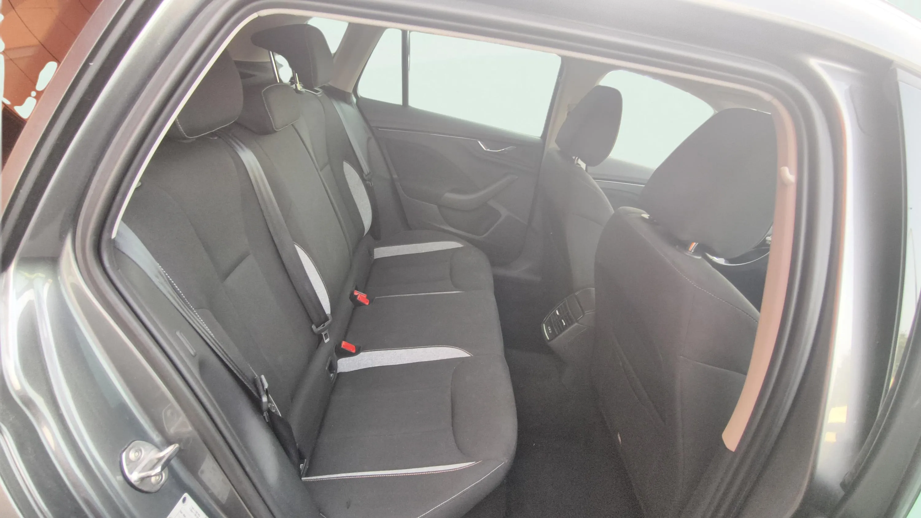 Škoda Kamiq 1.0 TSI DSG Selection - foto 13