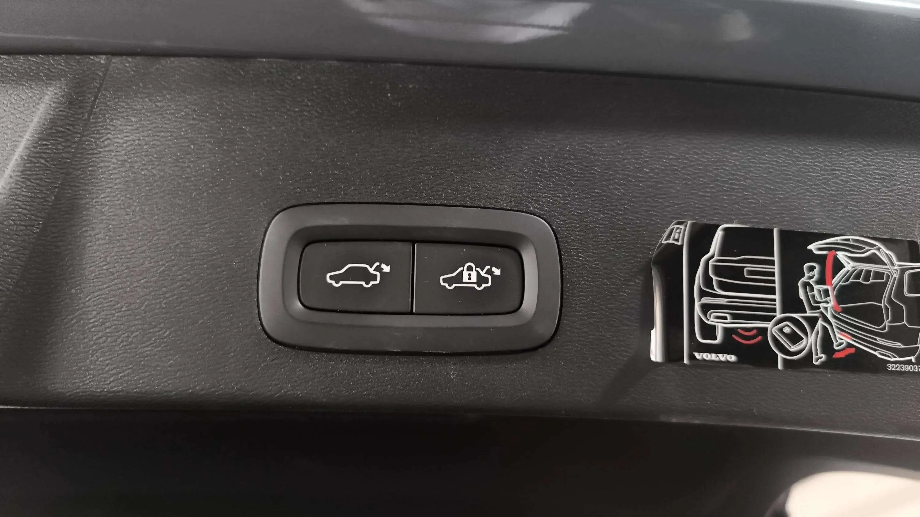 Volvo XC40 1.5 T3 Momentum - foto 17