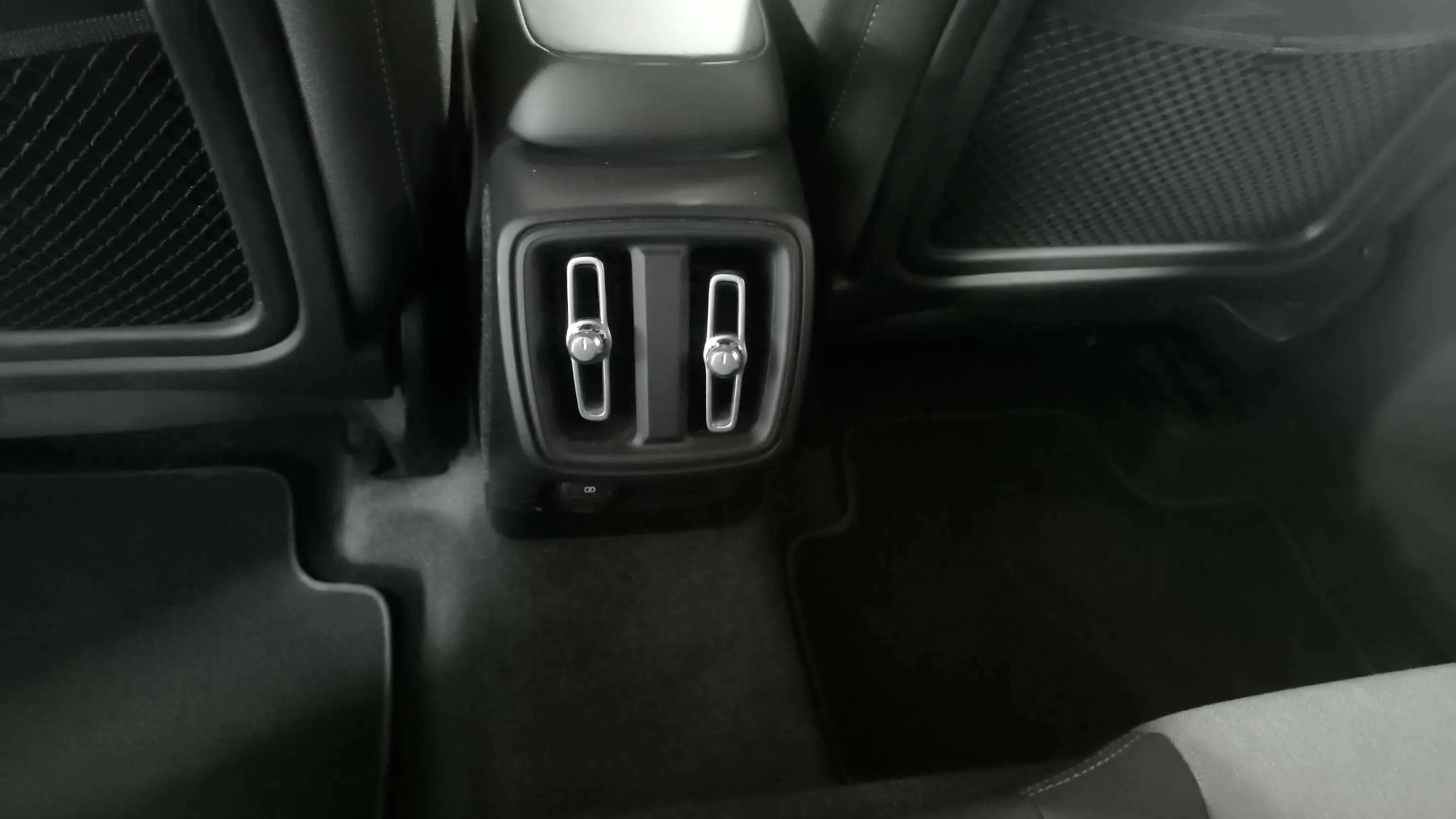 Volvo XC40 1.5 T3 Momentum - foto 18