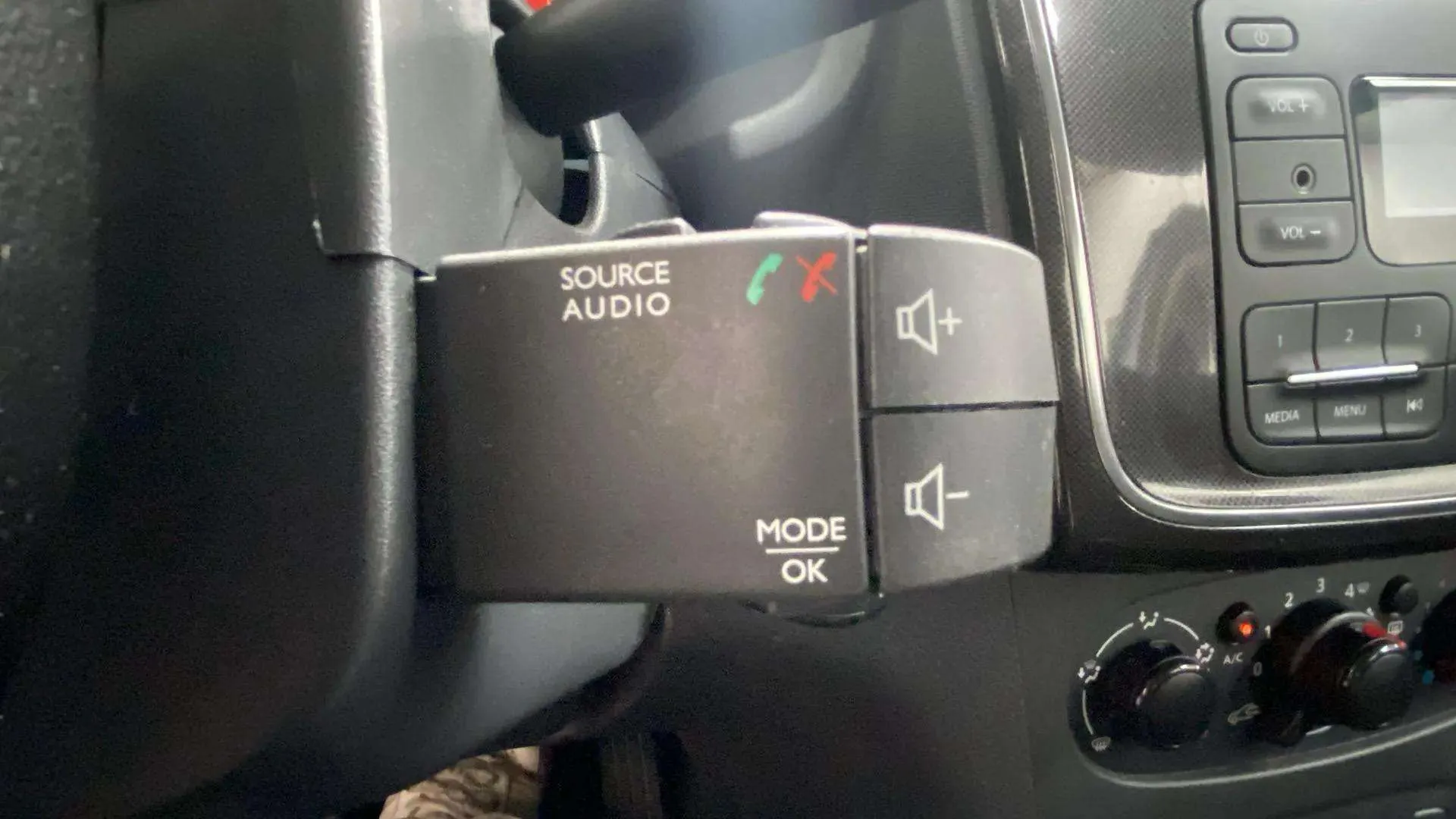Dacia Sandero Ambiance 1.0 - foto 23