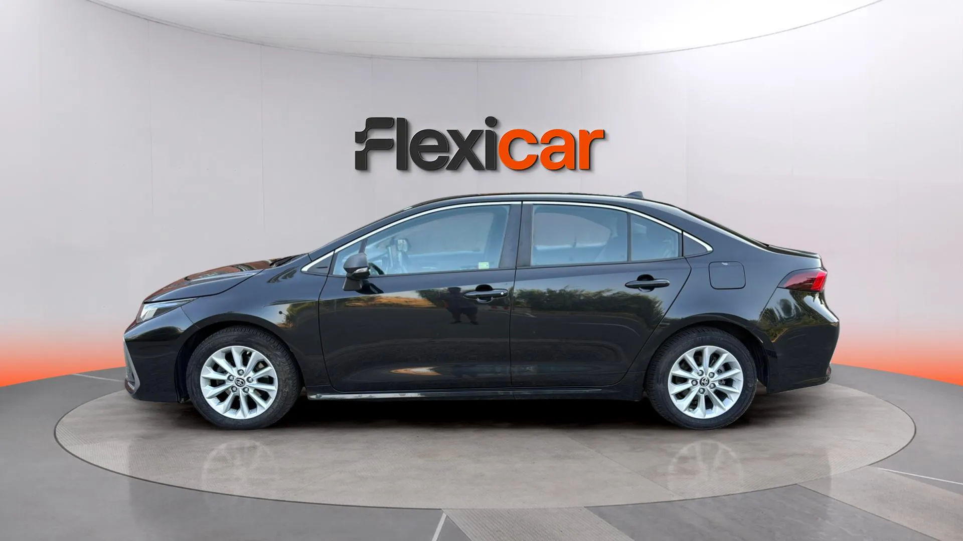 Toyota Corolla Sedan - foto 4
