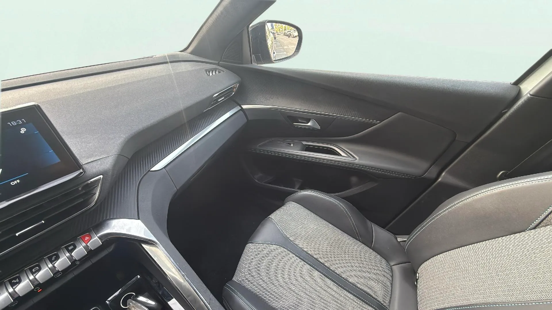 Peugeot 3008 1.2 Allure Pack eDCS6 - foto 17