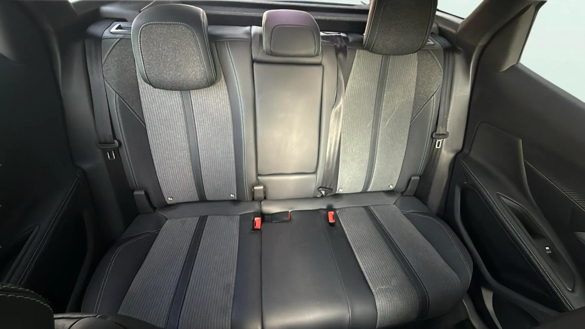Peugeot 3008 1.2 Allure Pack eDCS6 - foto 15
