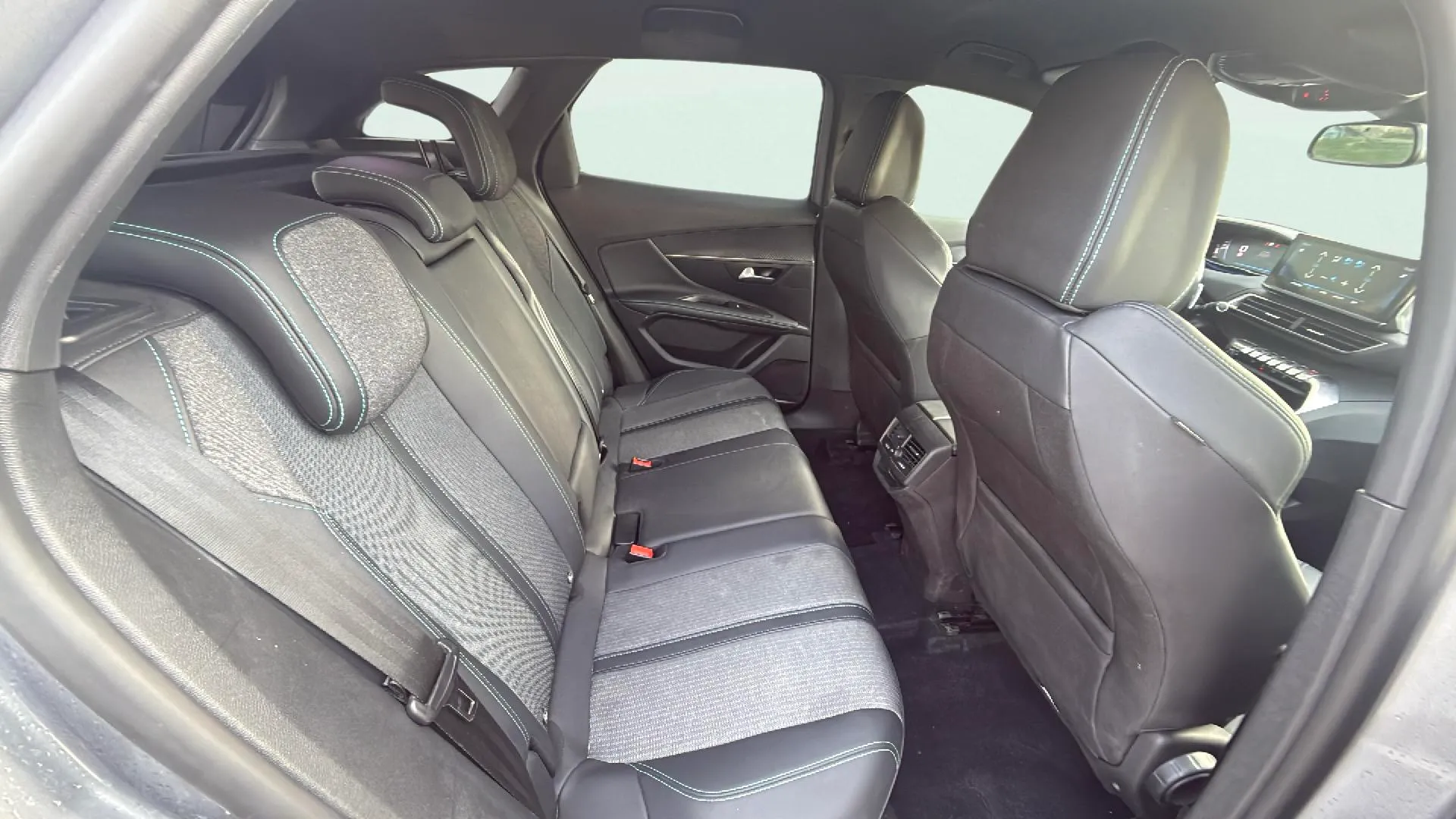 Peugeot 3008 1.2 Allure Pack eDCS6 - foto 16