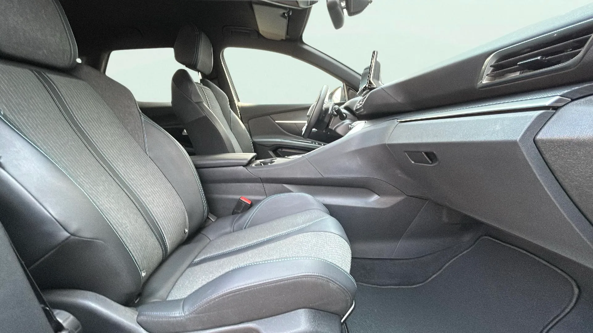 Peugeot 3008 1.2 Active Pack eDCS6 - foto 12