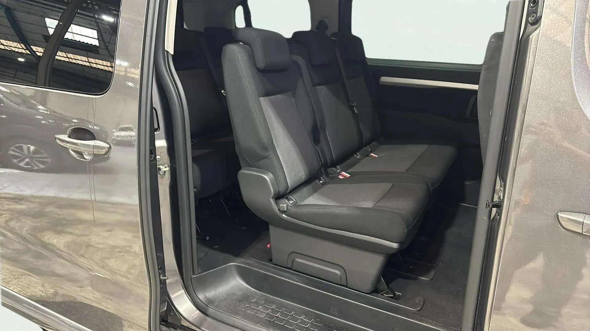 Peugeot Traveller Business 1.5 BlueHDi (120) Standard - foto 22