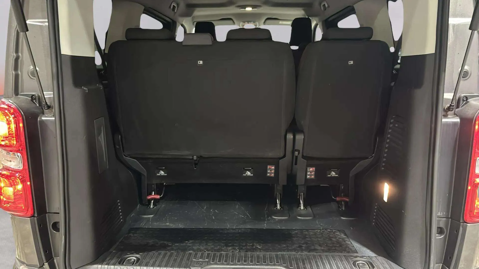 Peugeot Traveller Business 1.5 BlueHDi (120) Standard - foto 9