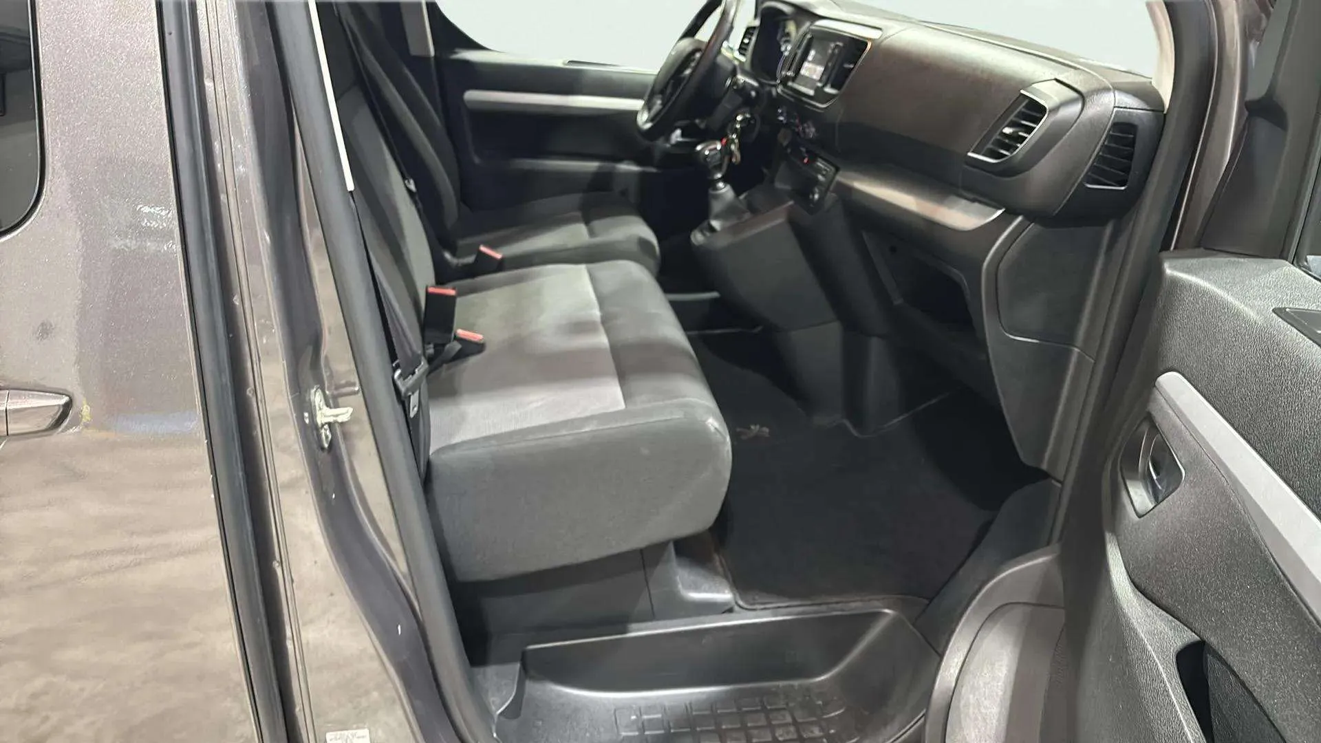 Peugeot Traveller Business 1.5 BlueHDi (120) Standard - foto 21