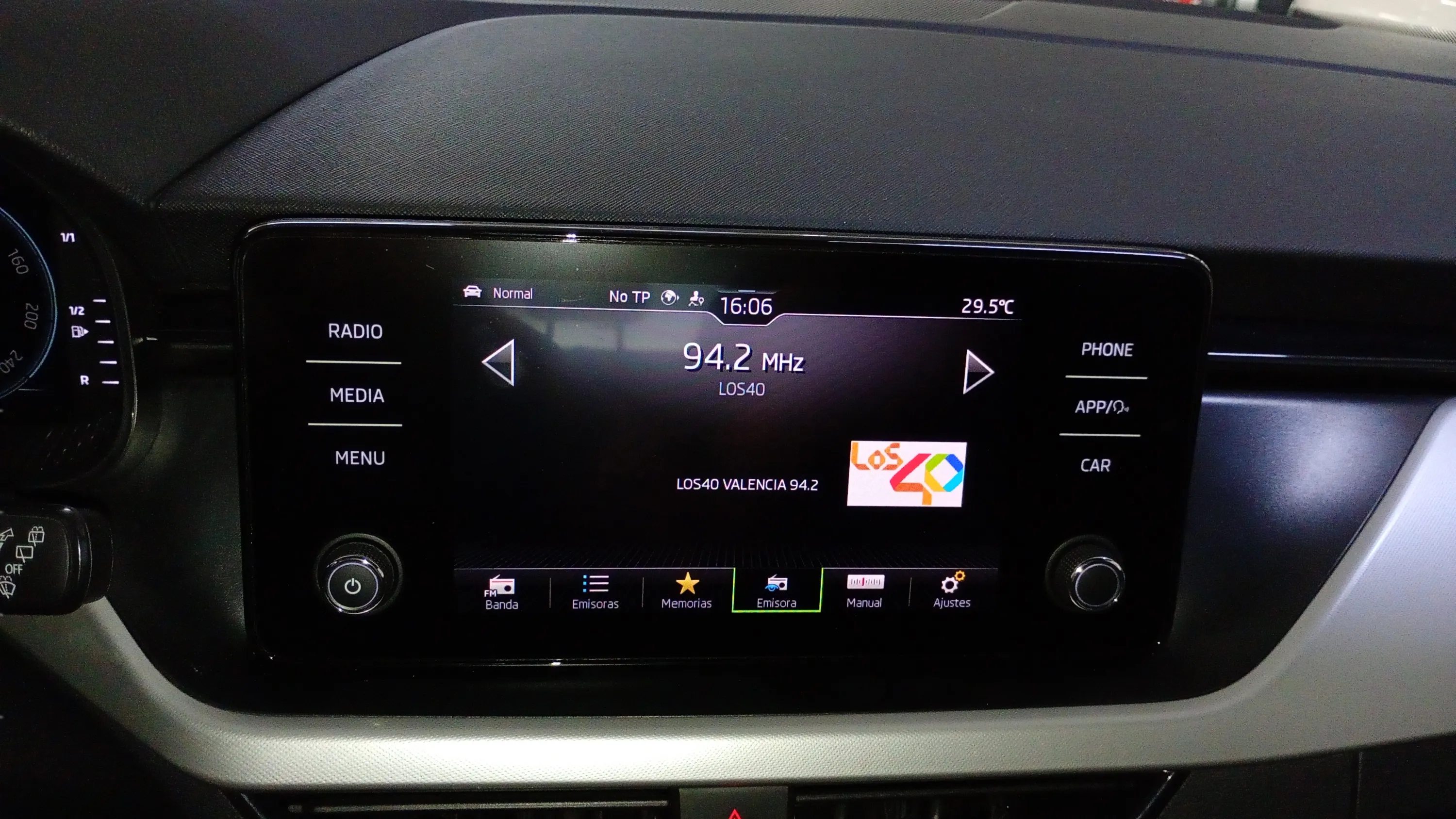 Škoda Kamiq 1.5 TSI DSG Sport - foto 19