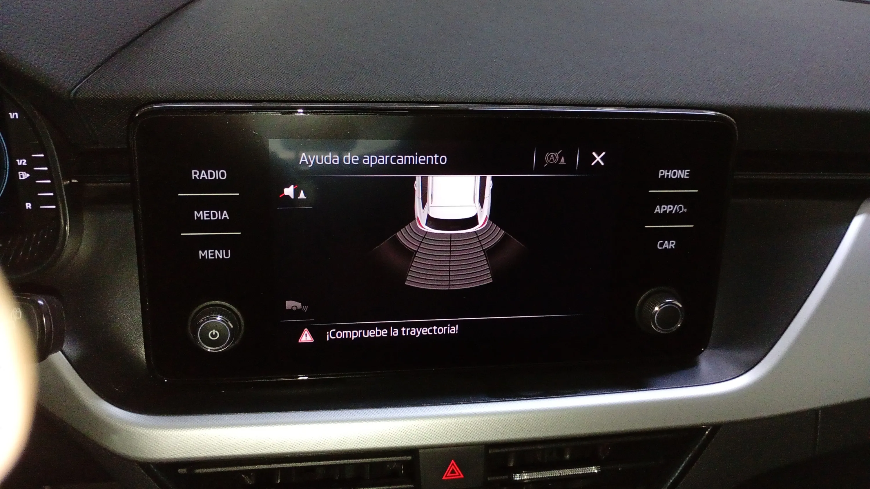 Škoda Kamiq 1.5 TSI DSG Sport - foto 16