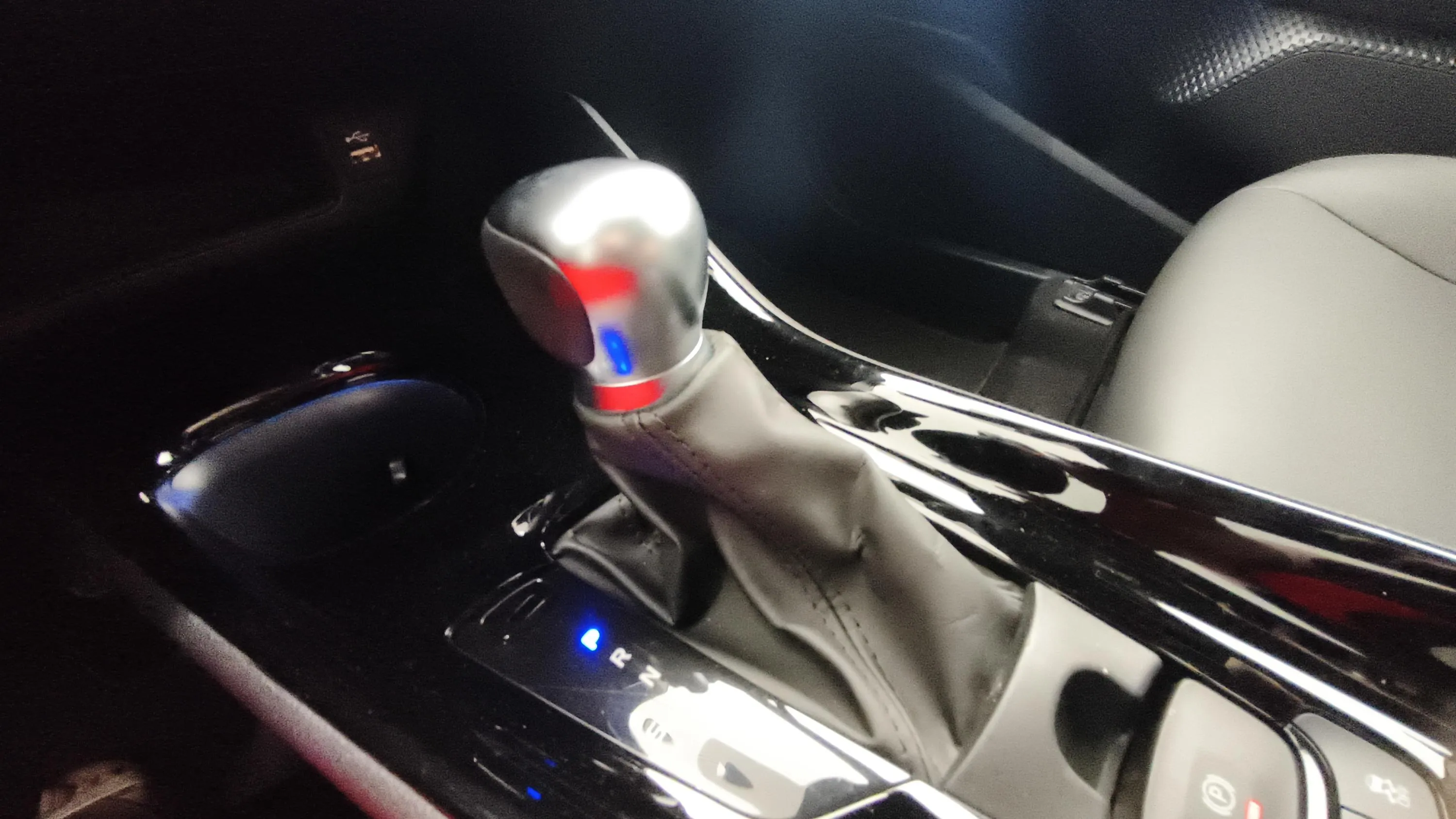 Toyota C-HR 2.0 180H Advance - foto 16