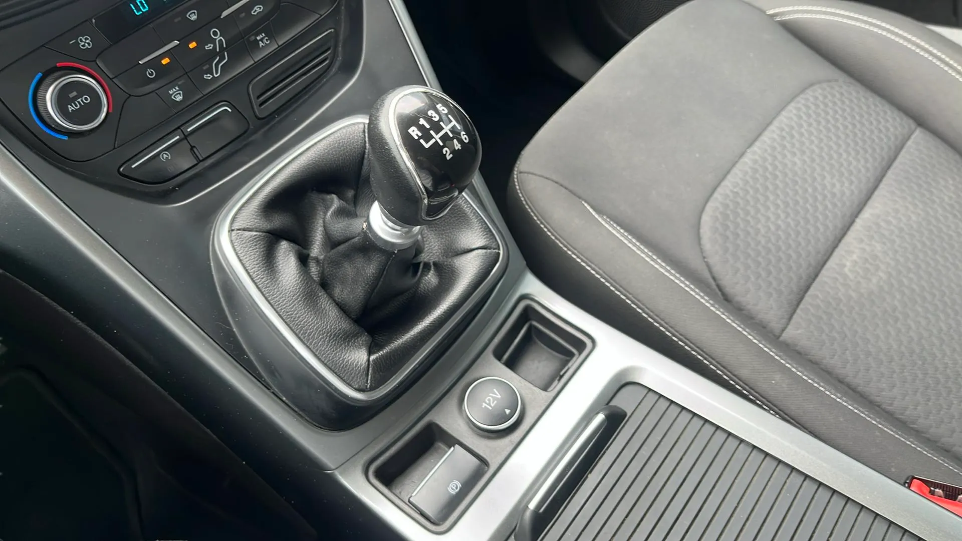 Ford Kuga 1.5 EcoBoost 4x2 Trend - foto 17