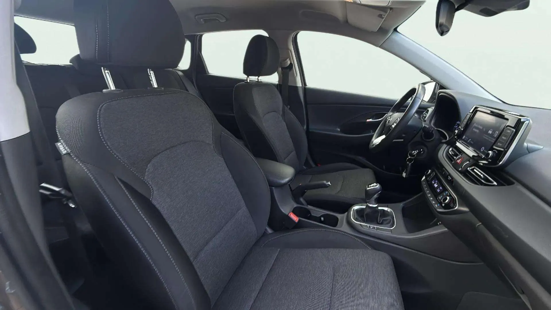 Hyundai i30 1.5 DPI Essence - foto 9
