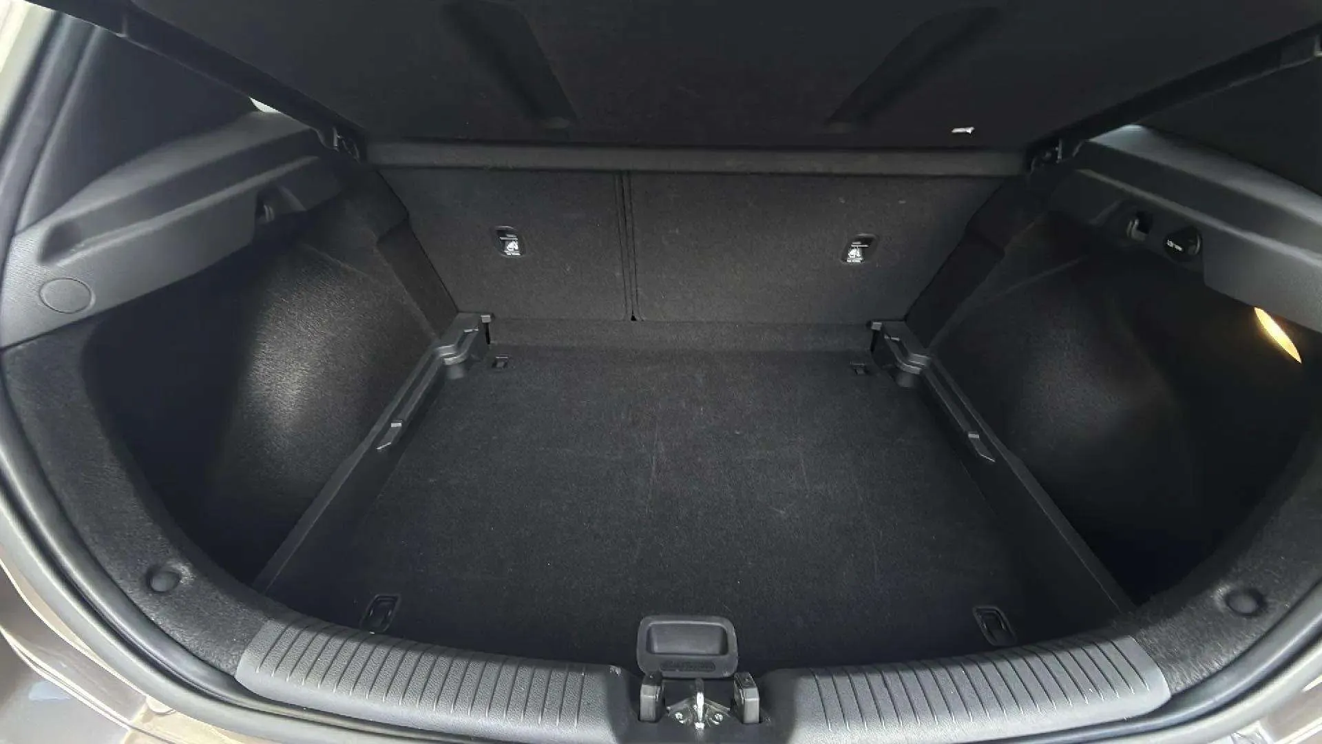 Hyundai i30 1.5 DPI Essence - foto 23
